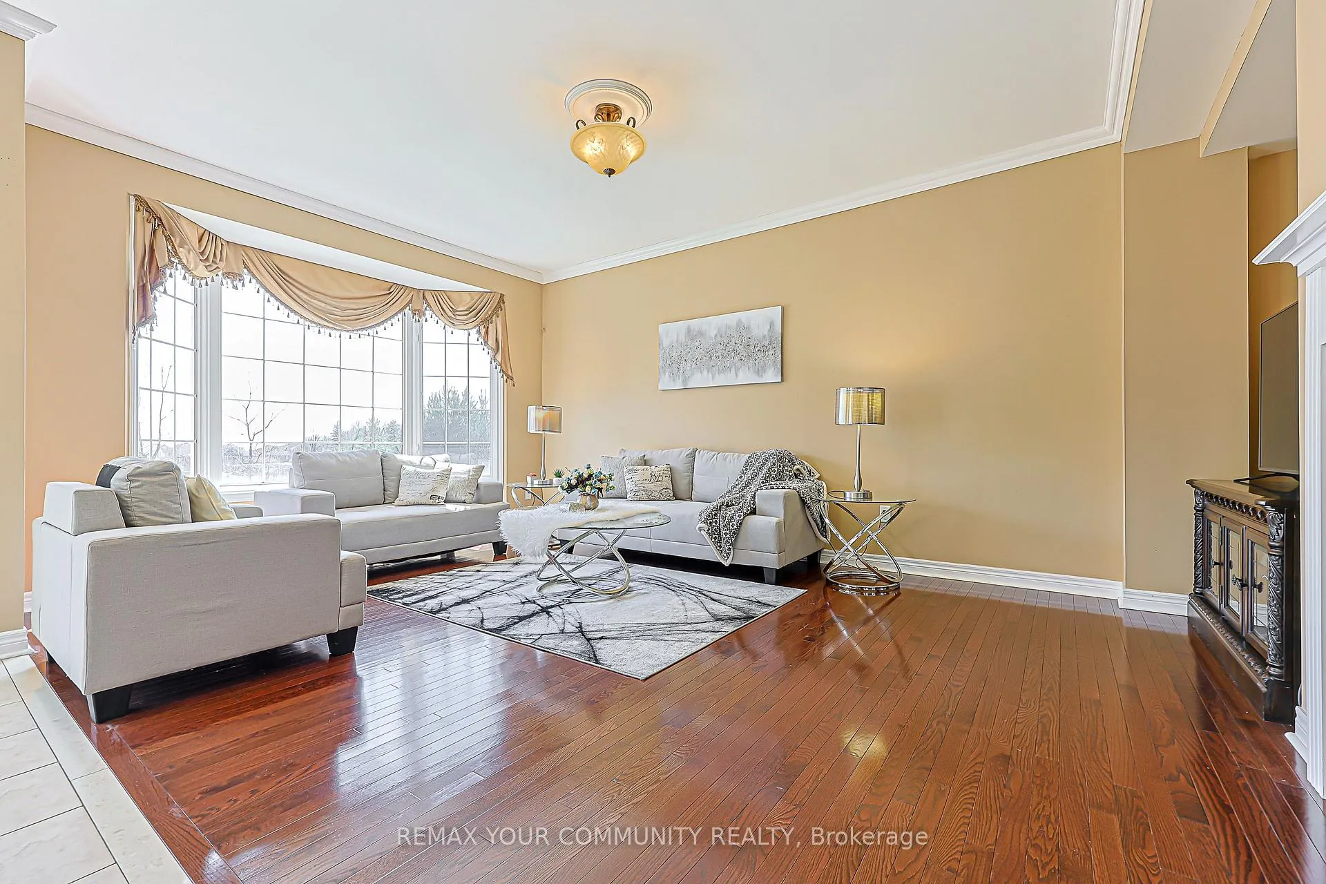 Photo 8 of 193 Maurier Boulevard, Vaughan, Patterson — HOMEH