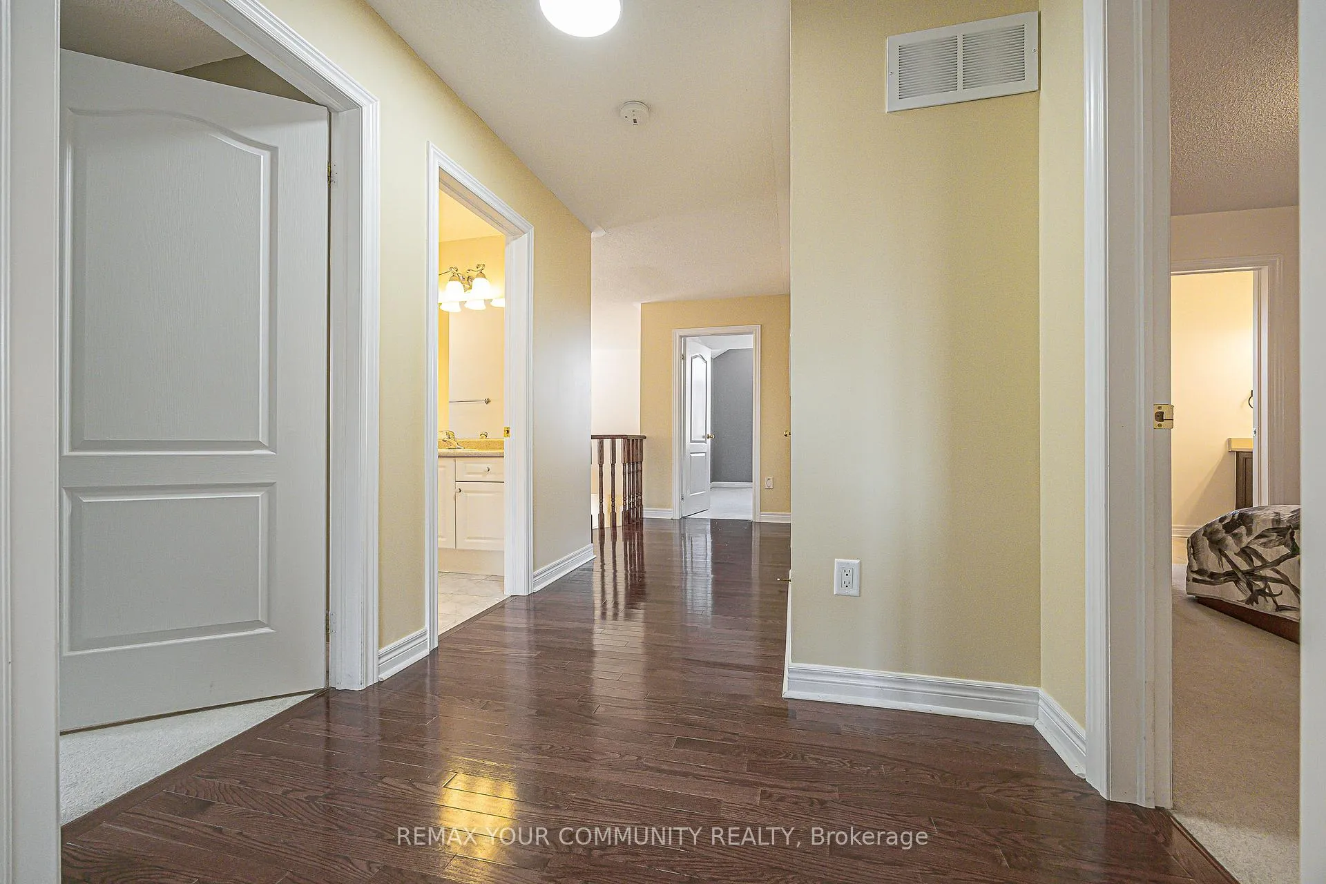 Photo 14 of 193 Maurier Boulevard, Vaughan, Patterson — HOMEH