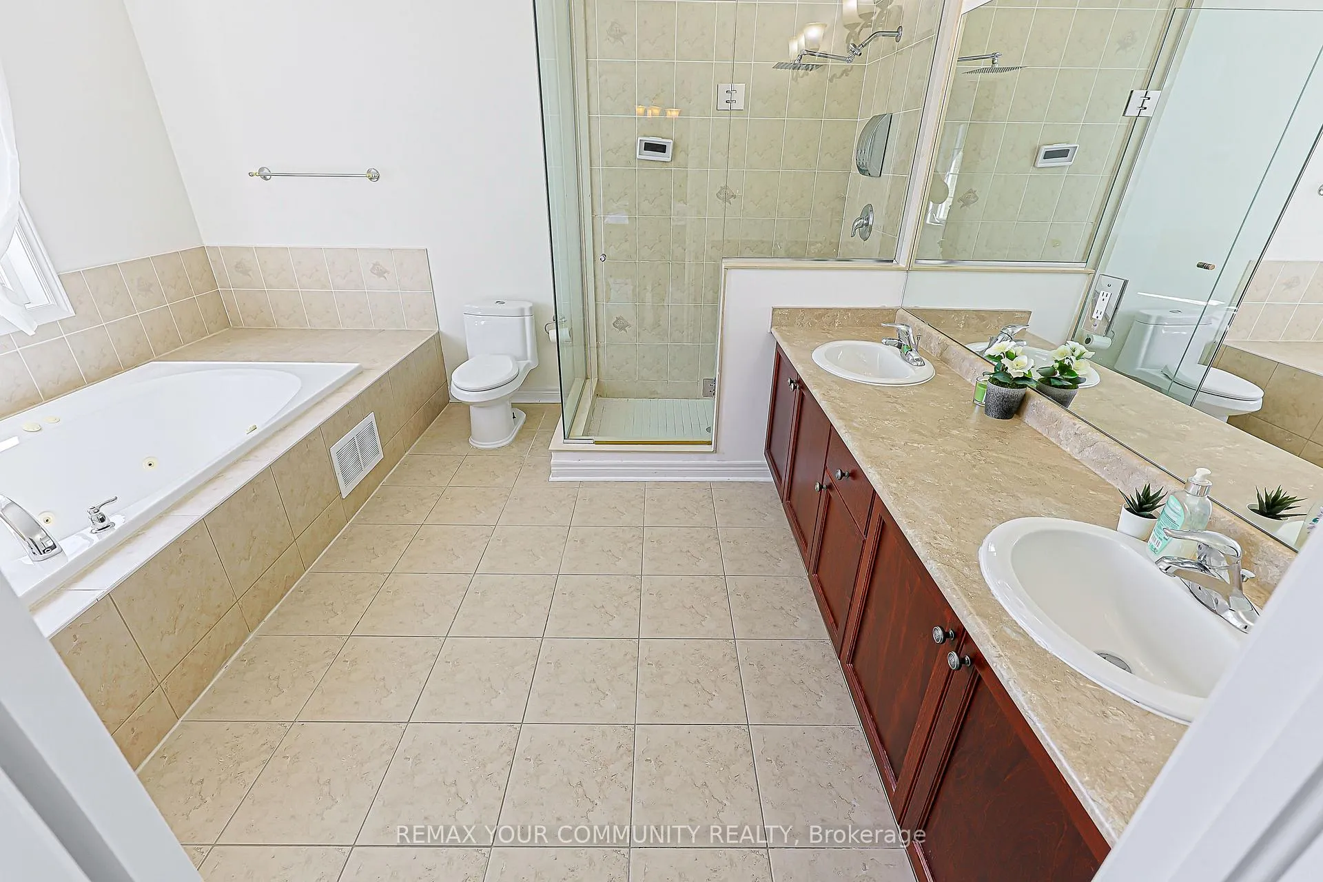 Photo 18 of 193 Maurier Boulevard, Vaughan, Patterson — HOMEH