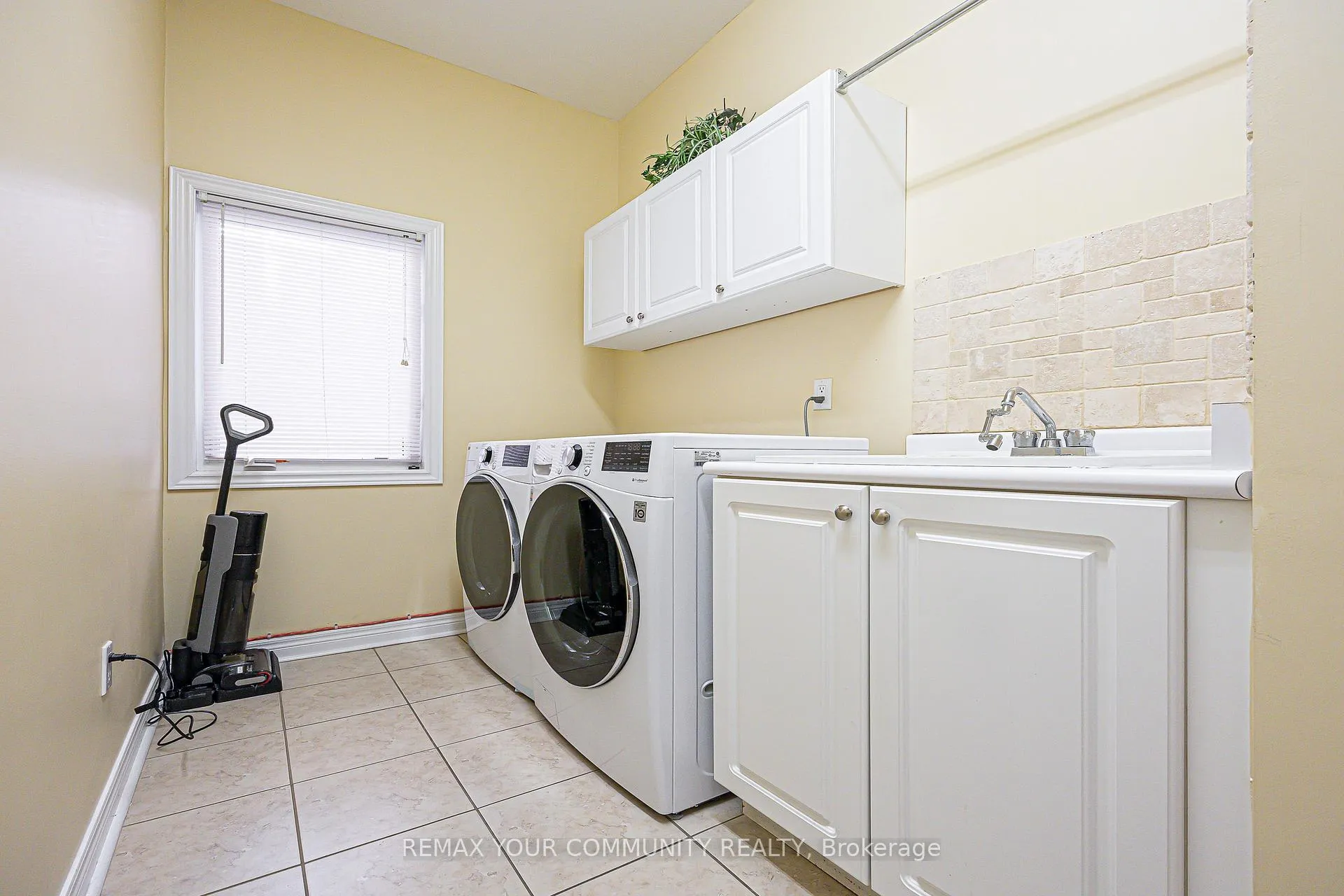 Photo 27 of 193 Maurier Boulevard, Vaughan, Patterson — HOMEH