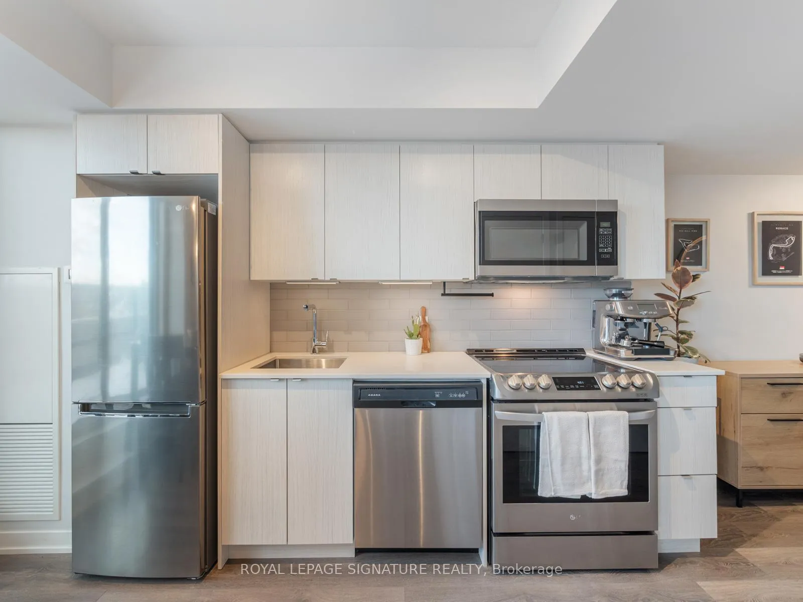 Photo 3 of Unit 601, 1401 O'Connor Drive, Toronto, East York — HOMEH