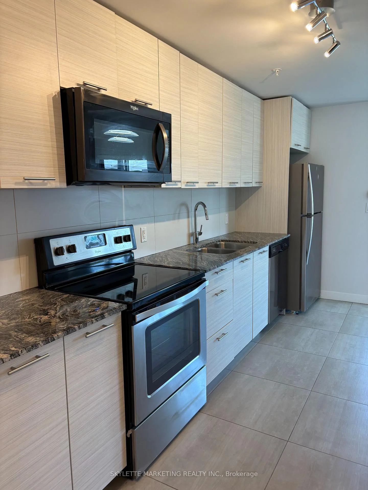 Photo 5 of Unit 601, 251 Hemlock Street, Waterloo, Beechwood/University — HOMEH