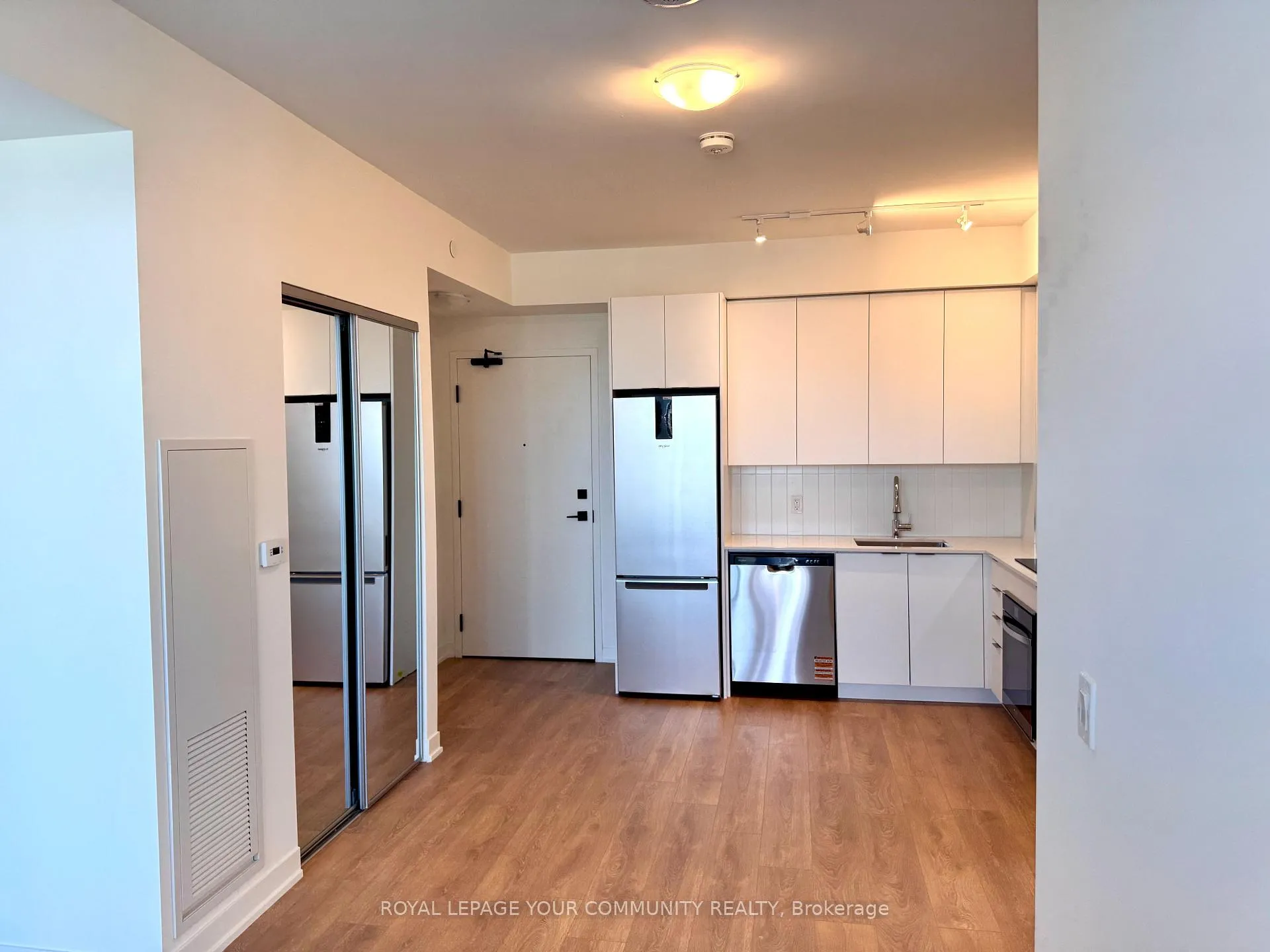 Photo 2 of Unit 1424, 498 Caldari Road, Vaughan, Concord — HOMEH