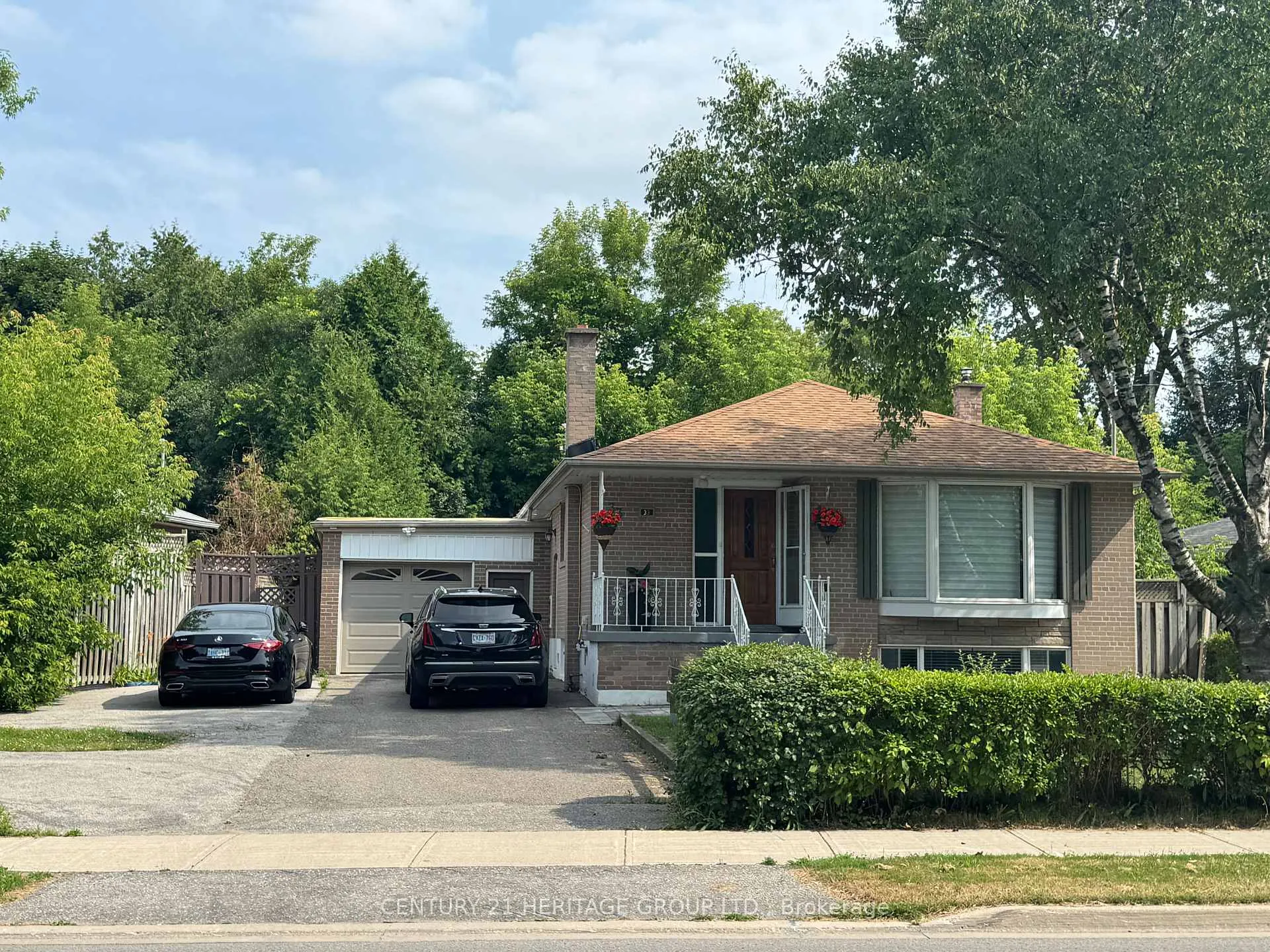 Photo 1 of 33 Aurora Heights Drive, Aurora, Aurora Heights — HOMEH