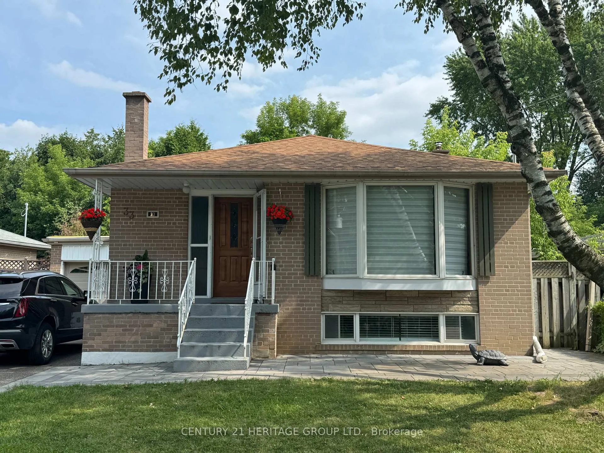 Photo 2 of 33 Aurora Heights Drive, Aurora, Aurora Heights — HOMEH
