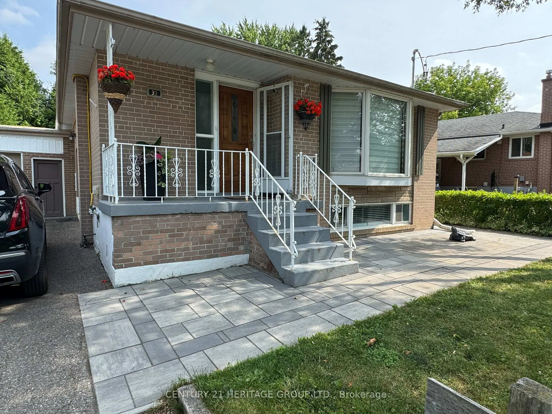 Photo 3 of 33 Aurora Heights Drive, Aurora, Aurora Heights — HOMEH