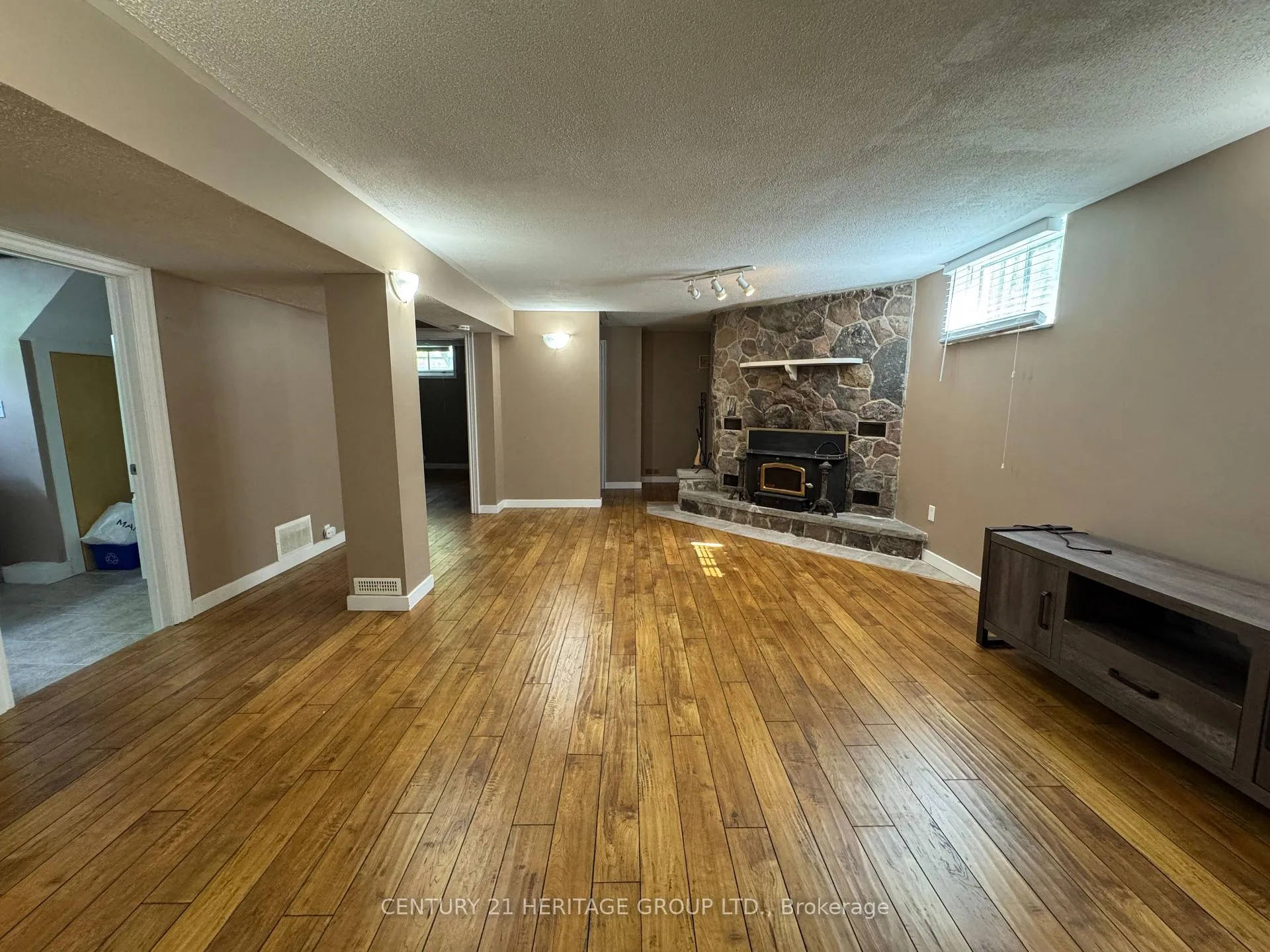 Photo 5 of 33 Aurora Heights Drive, Aurora, Aurora Heights — HOMEH