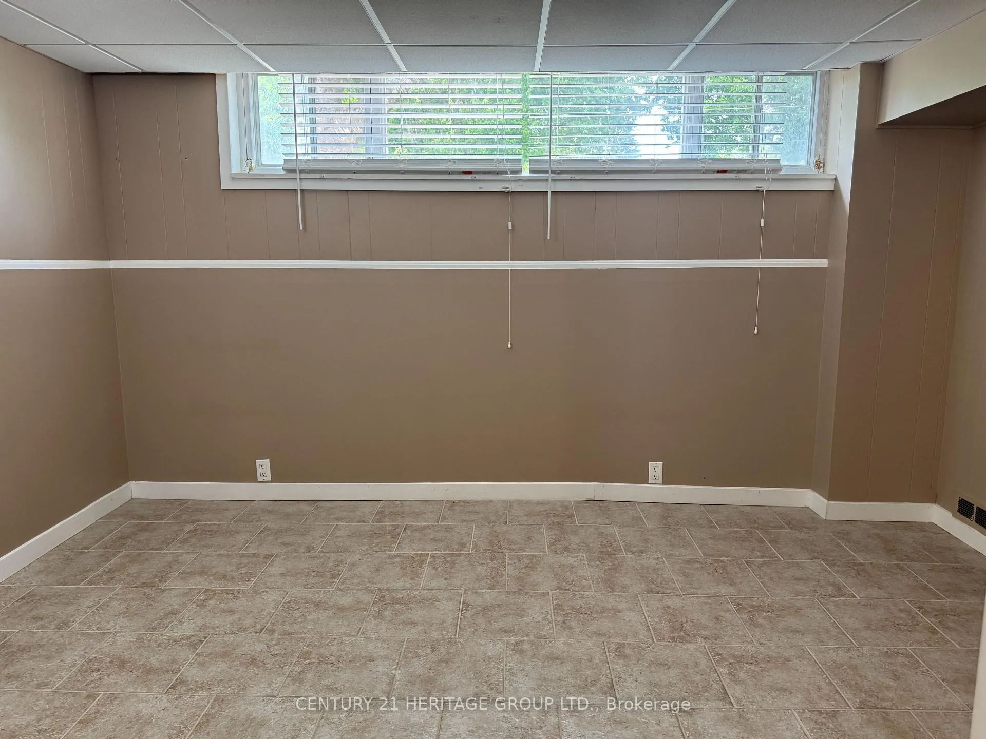 Photo 10 of 33 Aurora Heights Drive, Aurora, Aurora Heights — HOMEH