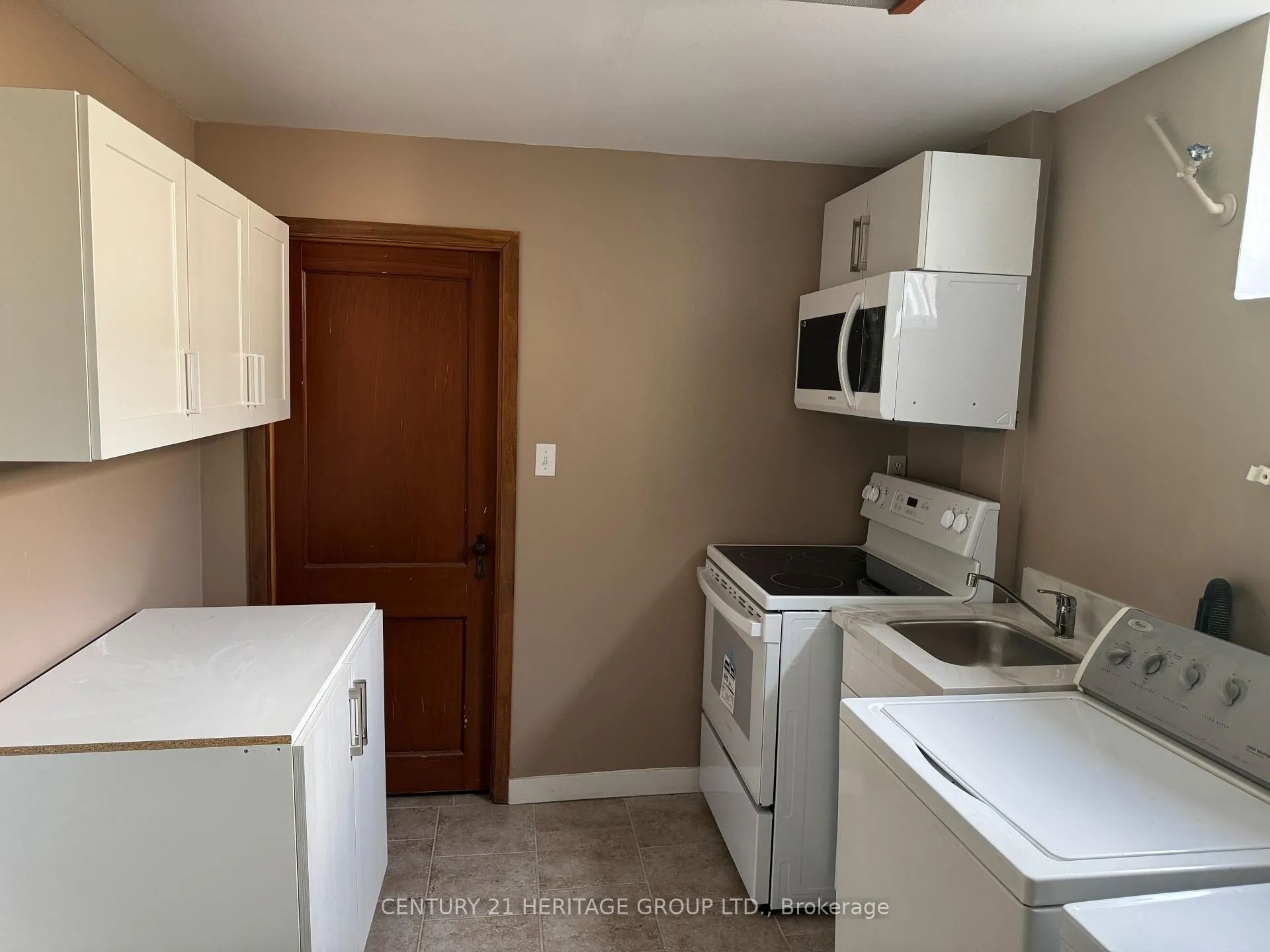 Photo 11 of 33 Aurora Heights Drive, Aurora, Aurora Heights — HOMEH