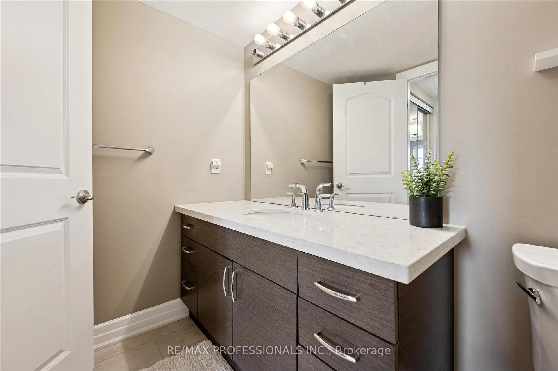 Photo 12 of Unit 706, 776 Laurelwood Drive, Waterloo — HOMEH