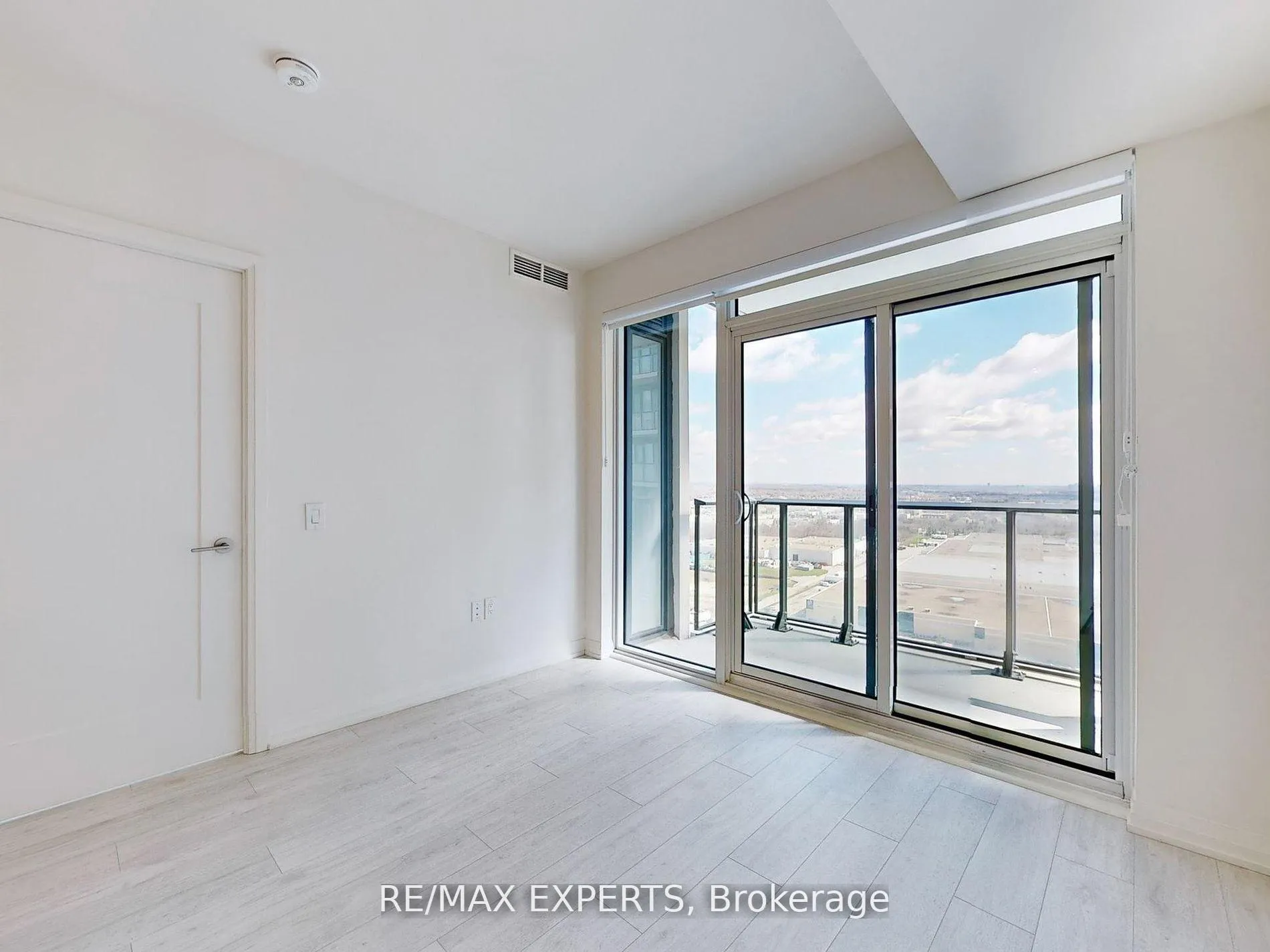 Photo 7 of Unit 2225, 9000 Jane Street, Vaughan, Concord — HOMEH