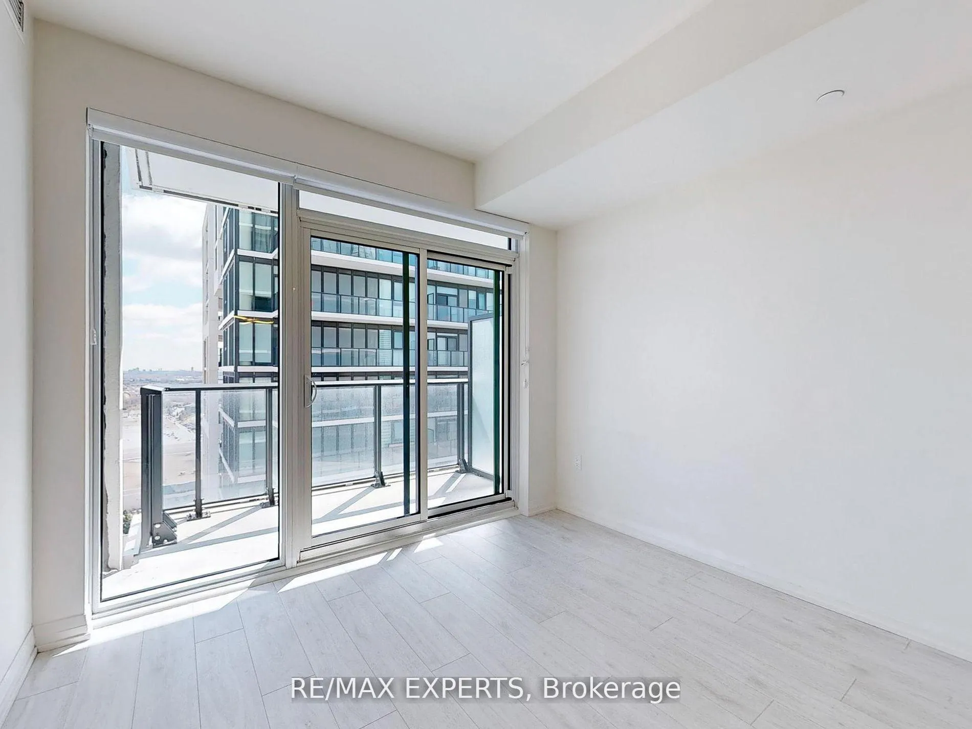 Photo 8 of Unit 2225, 9000 Jane Street, Vaughan, Concord — HOMEH