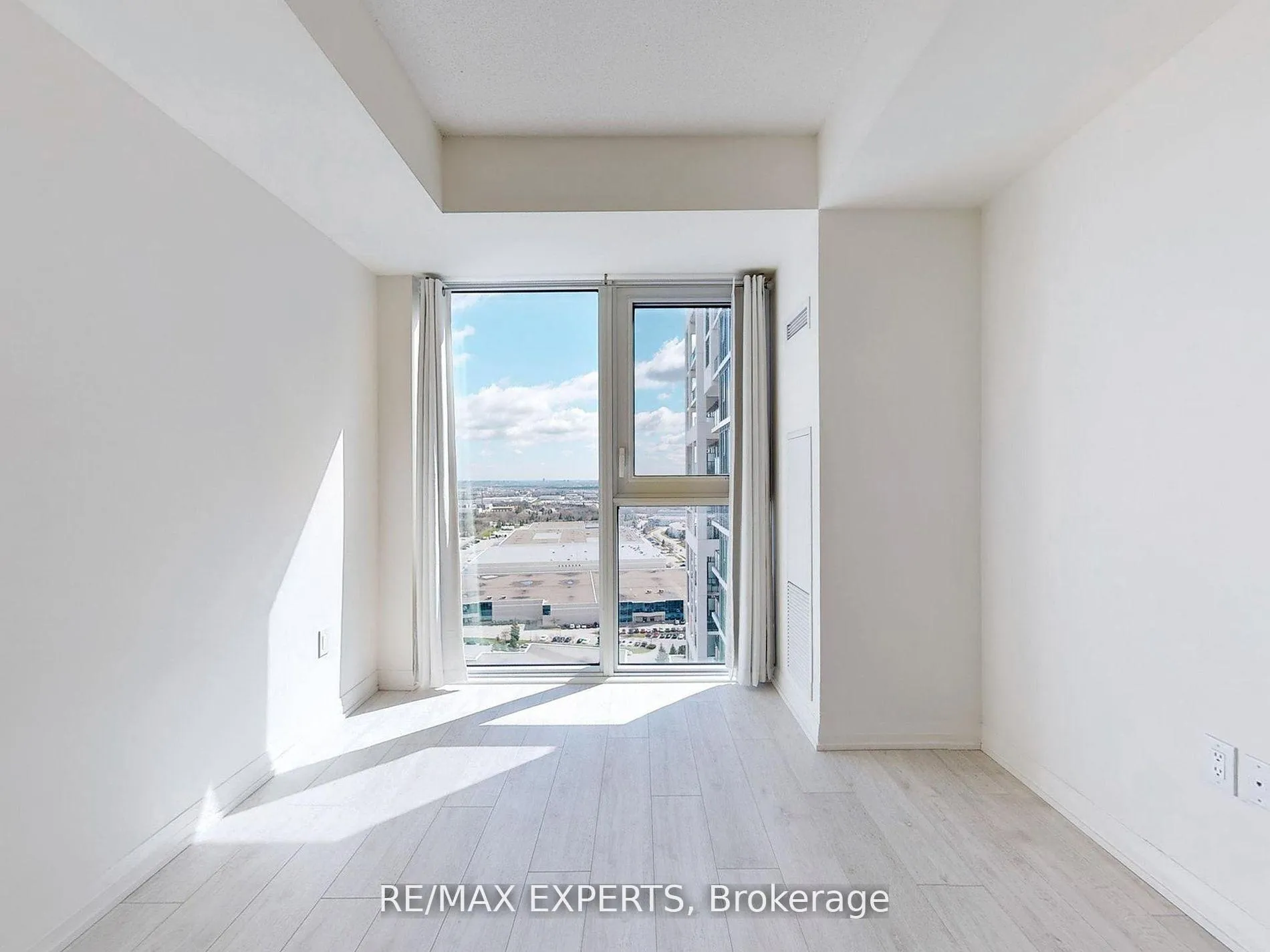 Photo 11 of Unit 2225, 9000 Jane Street, Vaughan, Concord — HOMEH