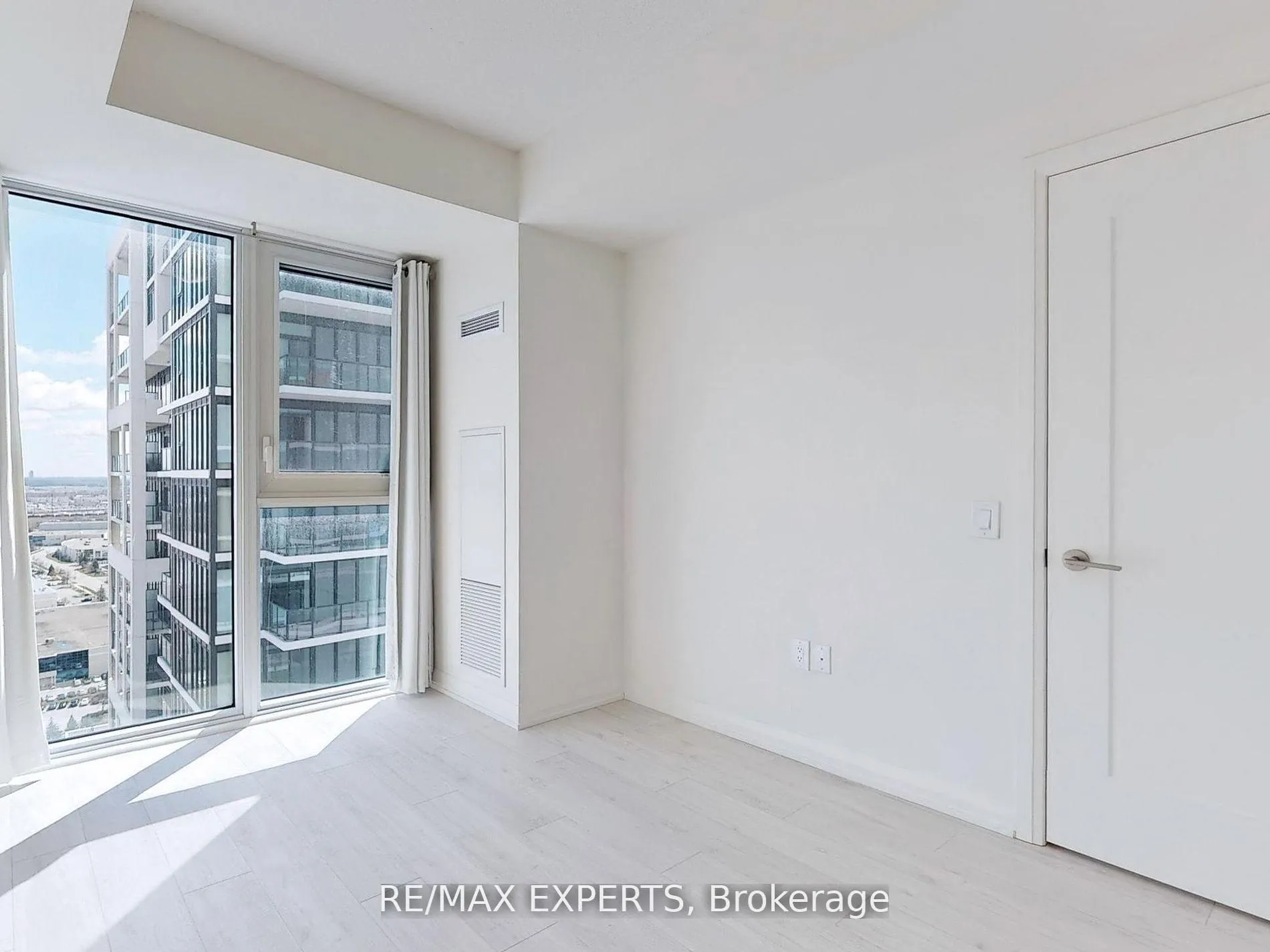 Photo 13 of Unit 2225, 9000 Jane Street, Vaughan, Concord — HOMEH
