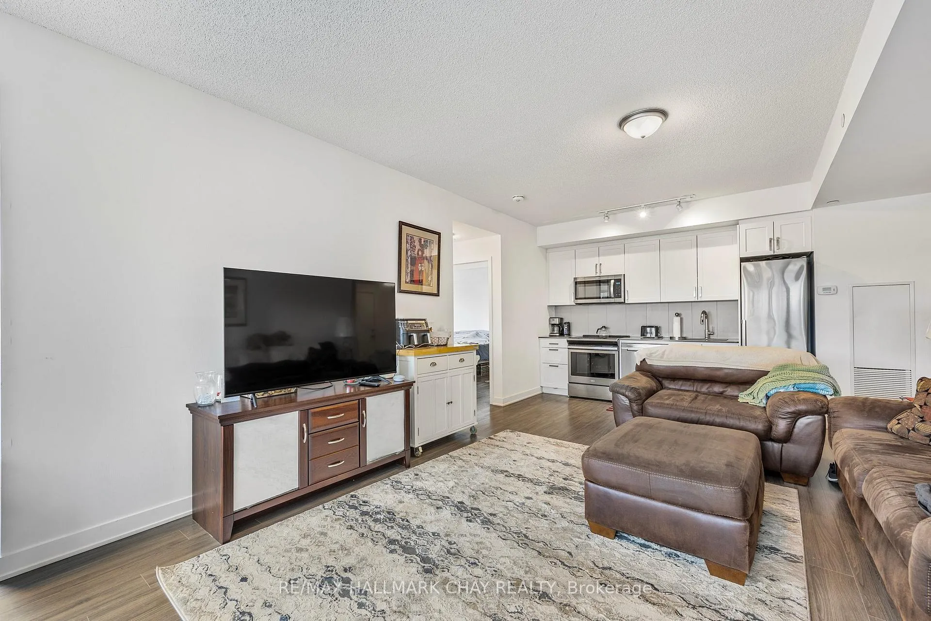 Photo 9 of Unit 211, 681 Yonge Street SW, Barrie, Painswick South — HOMEH