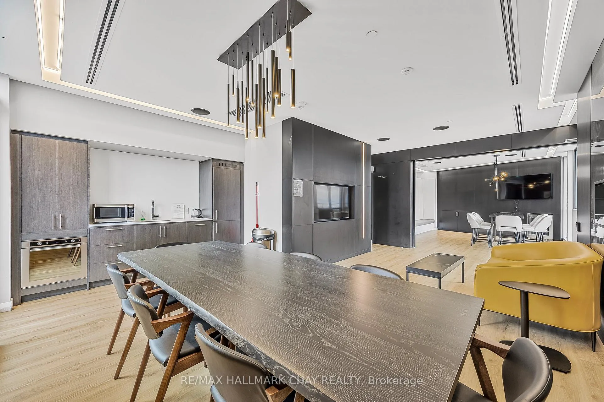 Photo 31 of Unit 211, 681 Yonge Street SW, Barrie, Painswick South — HOMEH