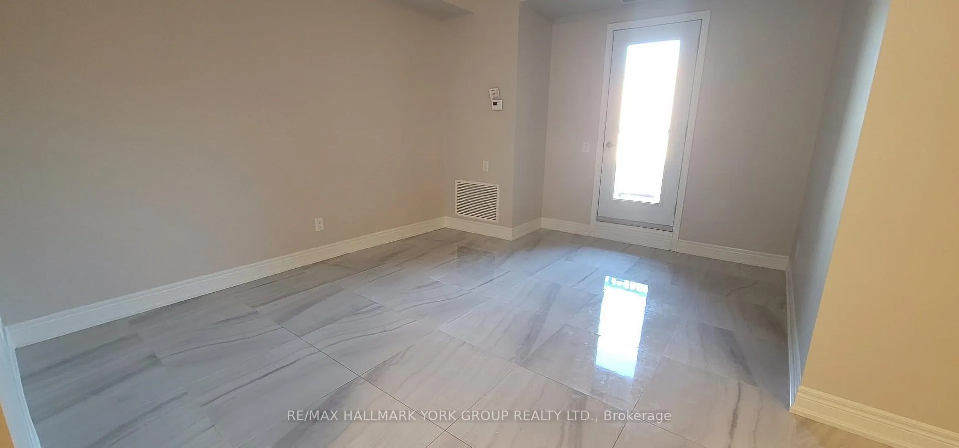 Photo 2 of Unit 207, 32 Wellington Street E, Aurora, Aurora Village — HOMEH