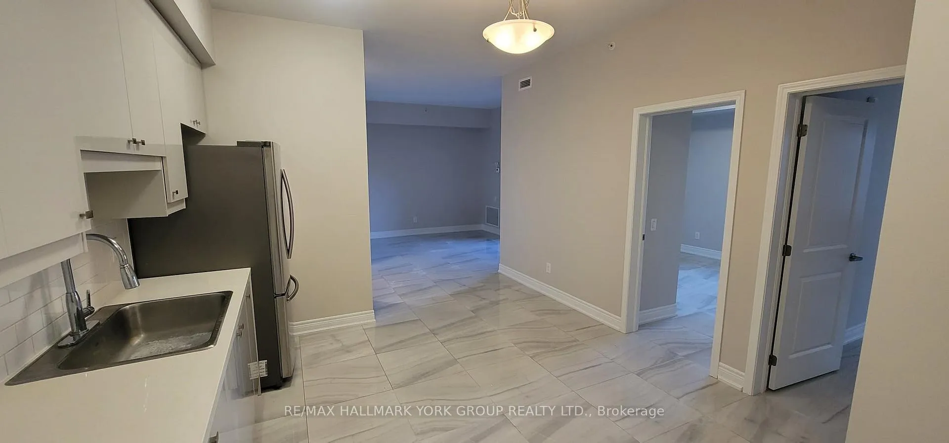 Photo 6 of Unit 207, 32 Wellington Street E, Aurora, Aurora Village — HOMEH