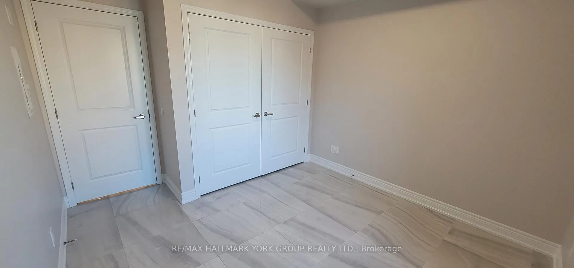 Photo 7 of Unit 207, 32 Wellington Street E, Aurora, Aurora Village — HOMEH