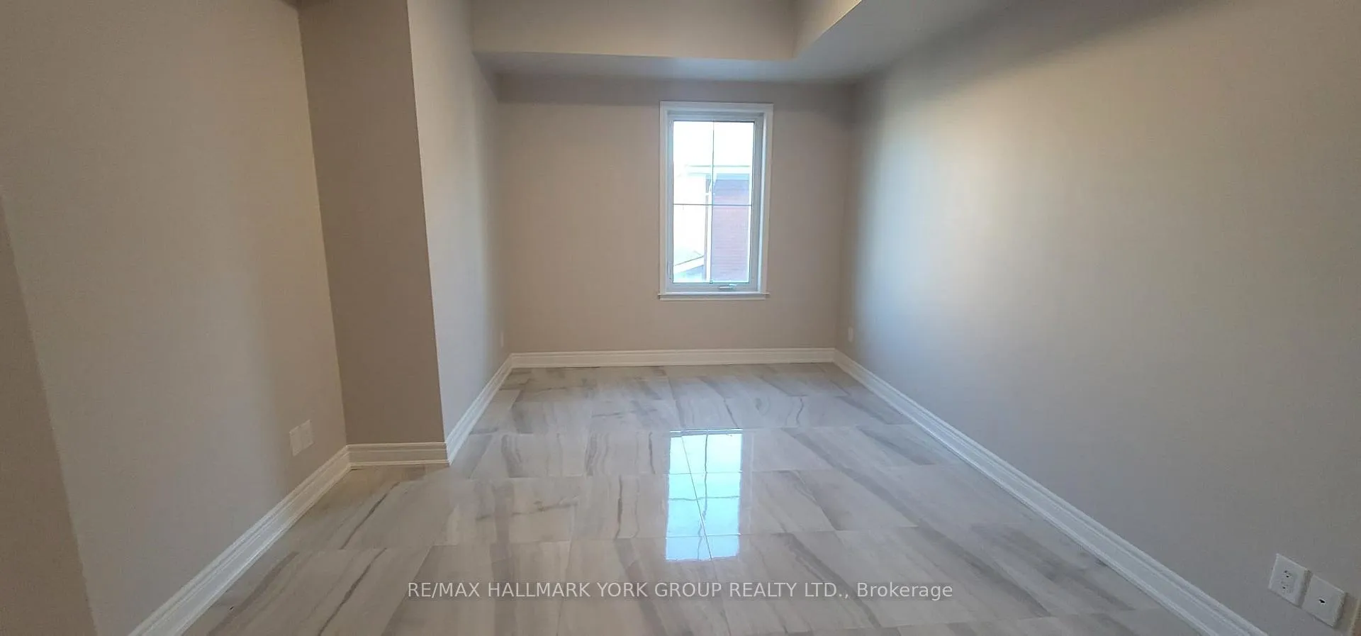 Photo 9 of Unit 207, 32 Wellington Street E, Aurora, Aurora Village — HOMEH