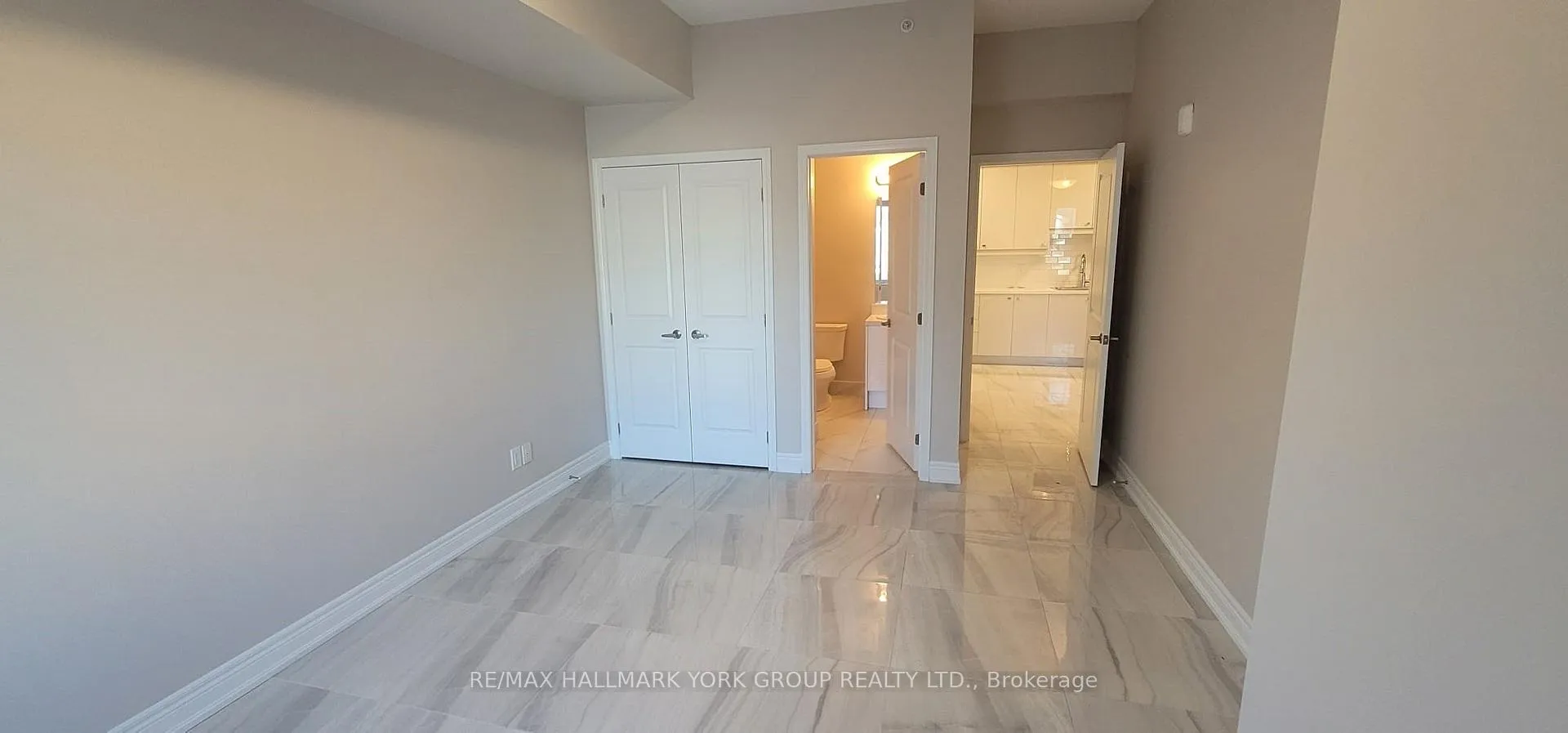 Photo 10 of Unit 207, 32 Wellington Street E, Aurora, Aurora Village — HOMEH