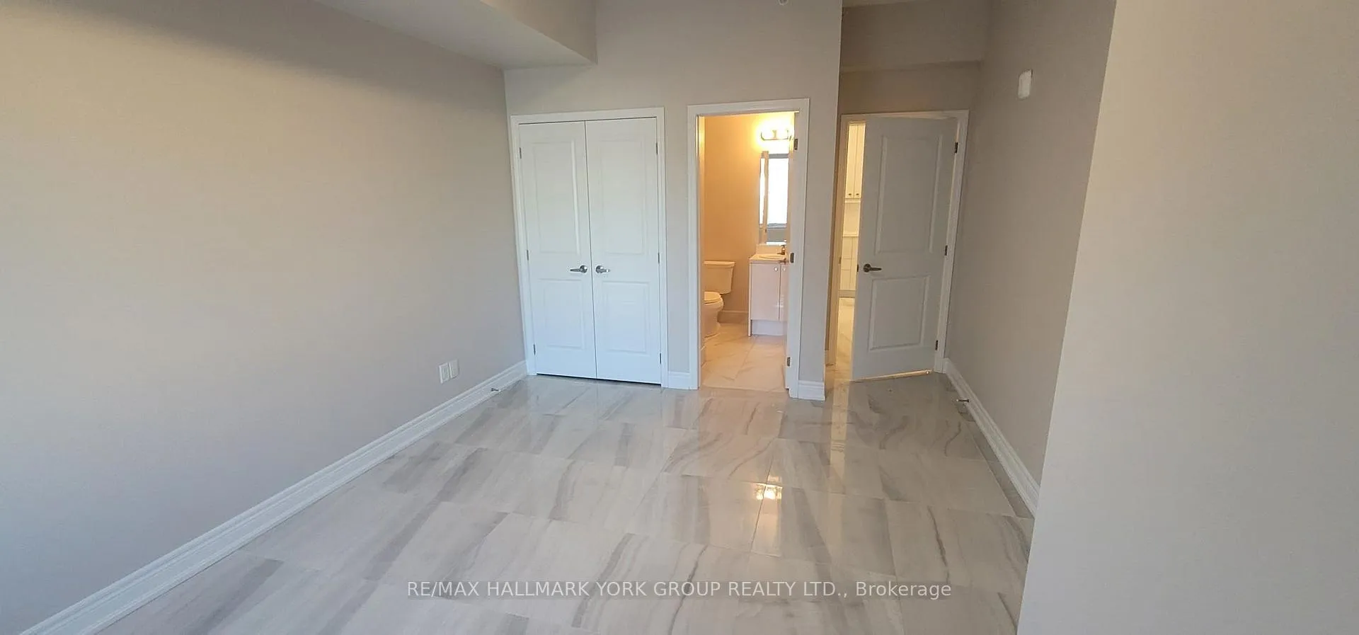 Photo 12 of Unit 207, 32 Wellington Street E, Aurora, Aurora Village — HOMEH