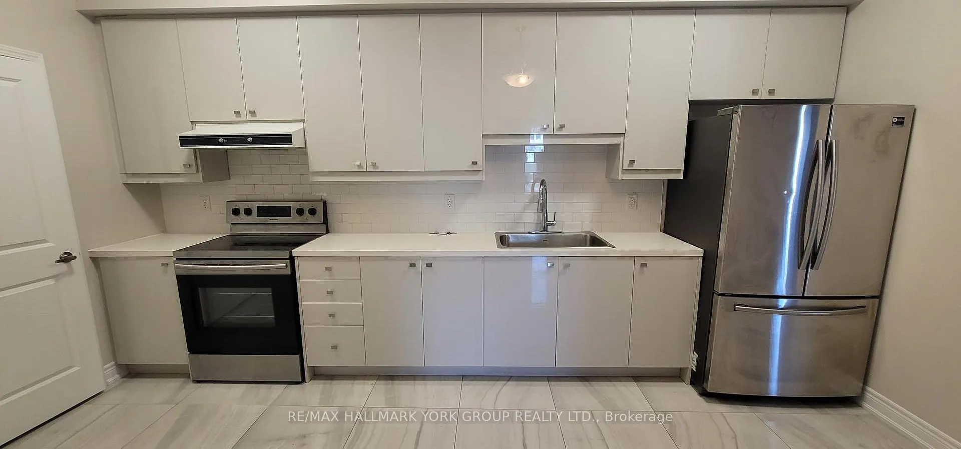 Photo 13 of Unit 207, 32 Wellington Street E, Aurora, Aurora Village — HOMEH