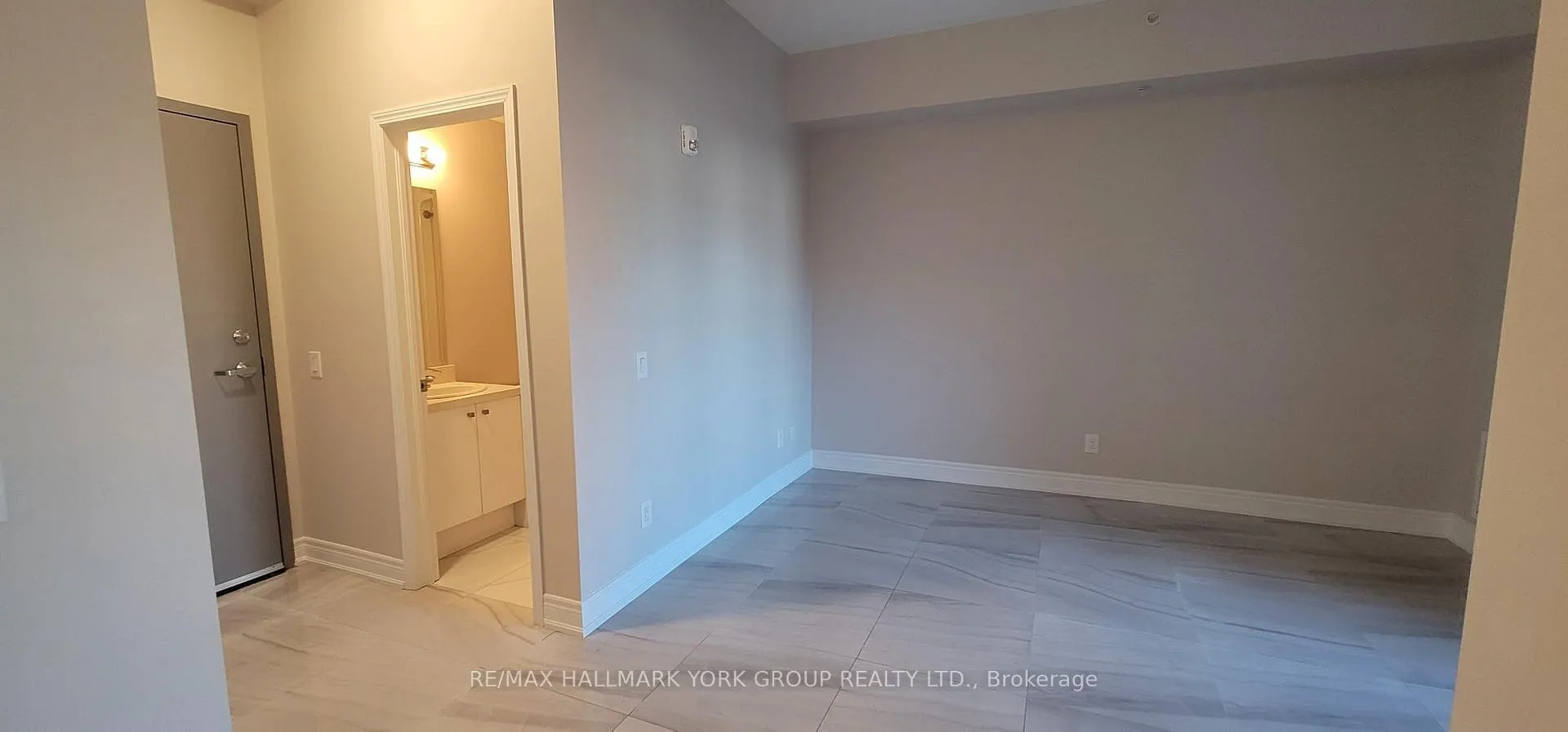 Photo 14 of Unit 207, 32 Wellington Street E, Aurora, Aurora Village — HOMEH