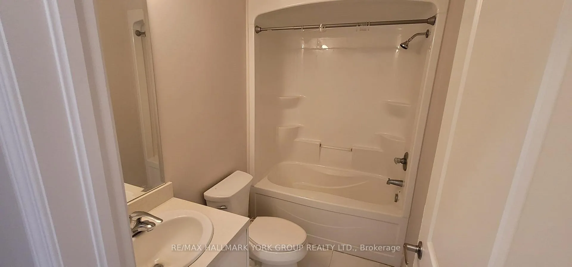 Photo 17 of Unit 207, 32 Wellington Street E, Aurora, Aurora Village — HOMEH