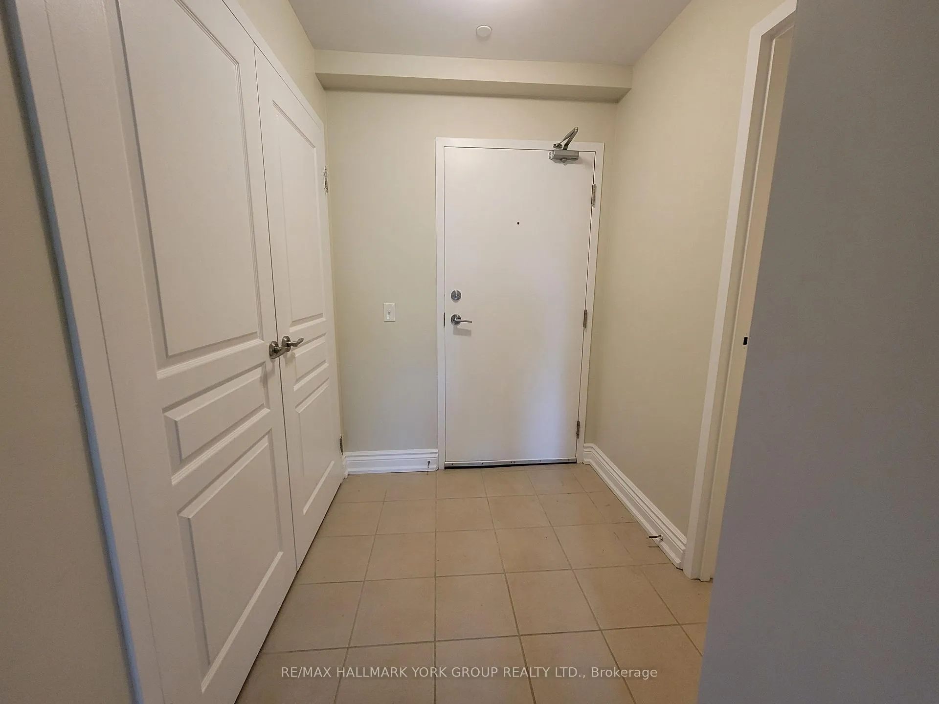 Photo 1 of Unit 303, 15565 Yonge Street, Aurora, Aurora Village — HOMEH