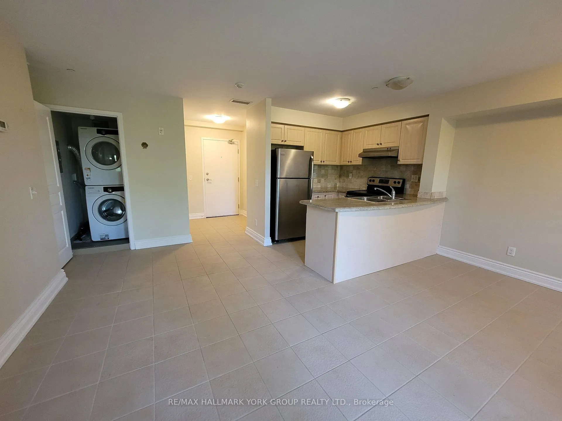 Photo 3 of Unit 303, 15565 Yonge Street, Aurora, Aurora Village — HOMEH
