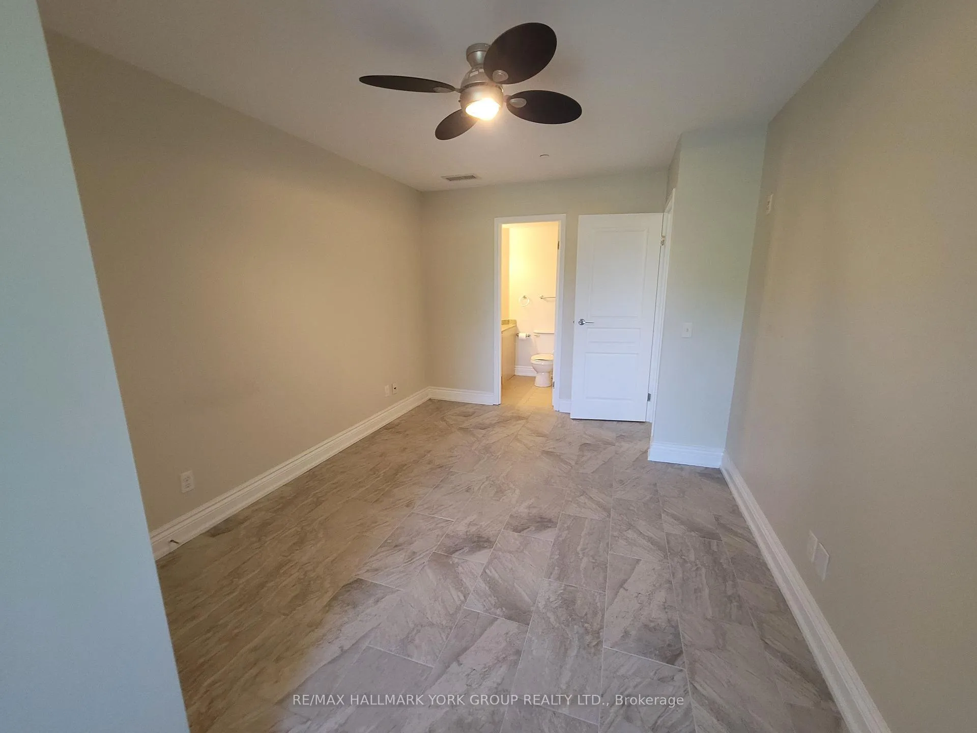 Photo 8 of Unit 303, 15565 Yonge Street, Aurora, Aurora Village — HOMEH