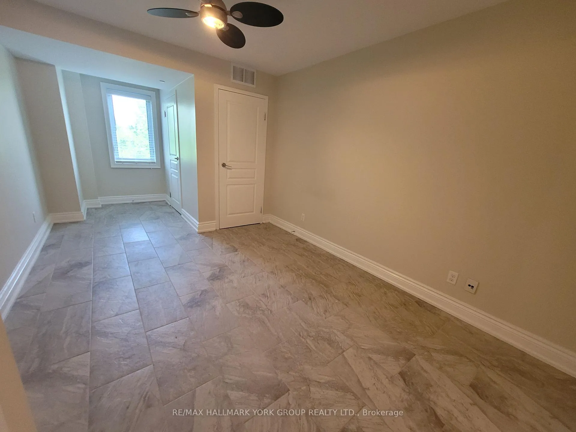 Photo 9 of Unit 303, 15565 Yonge Street, Aurora, Aurora Village — HOMEH