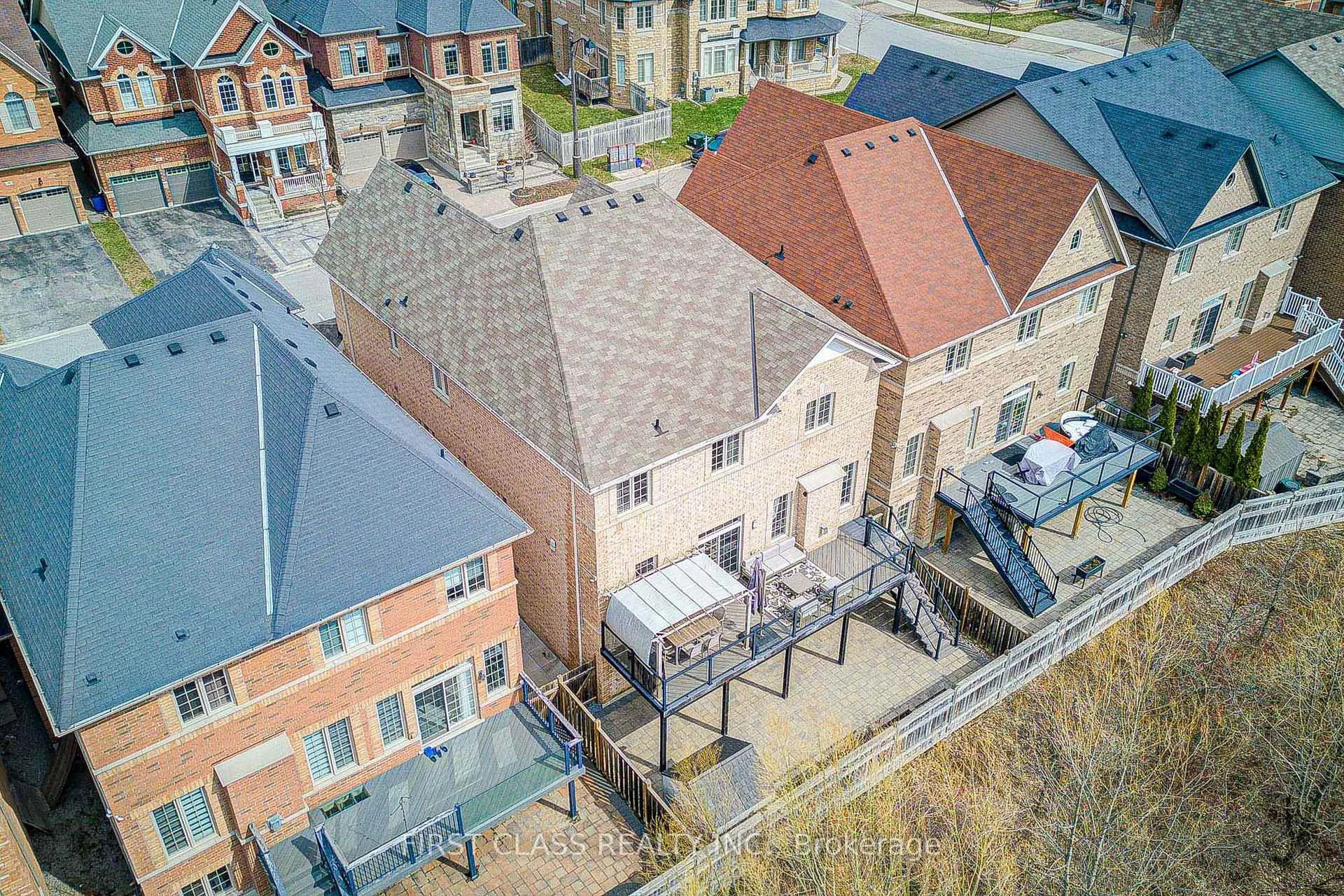 Photo 3 of 41 William Bartlett Drive, Markham, Berczy — HOMEH