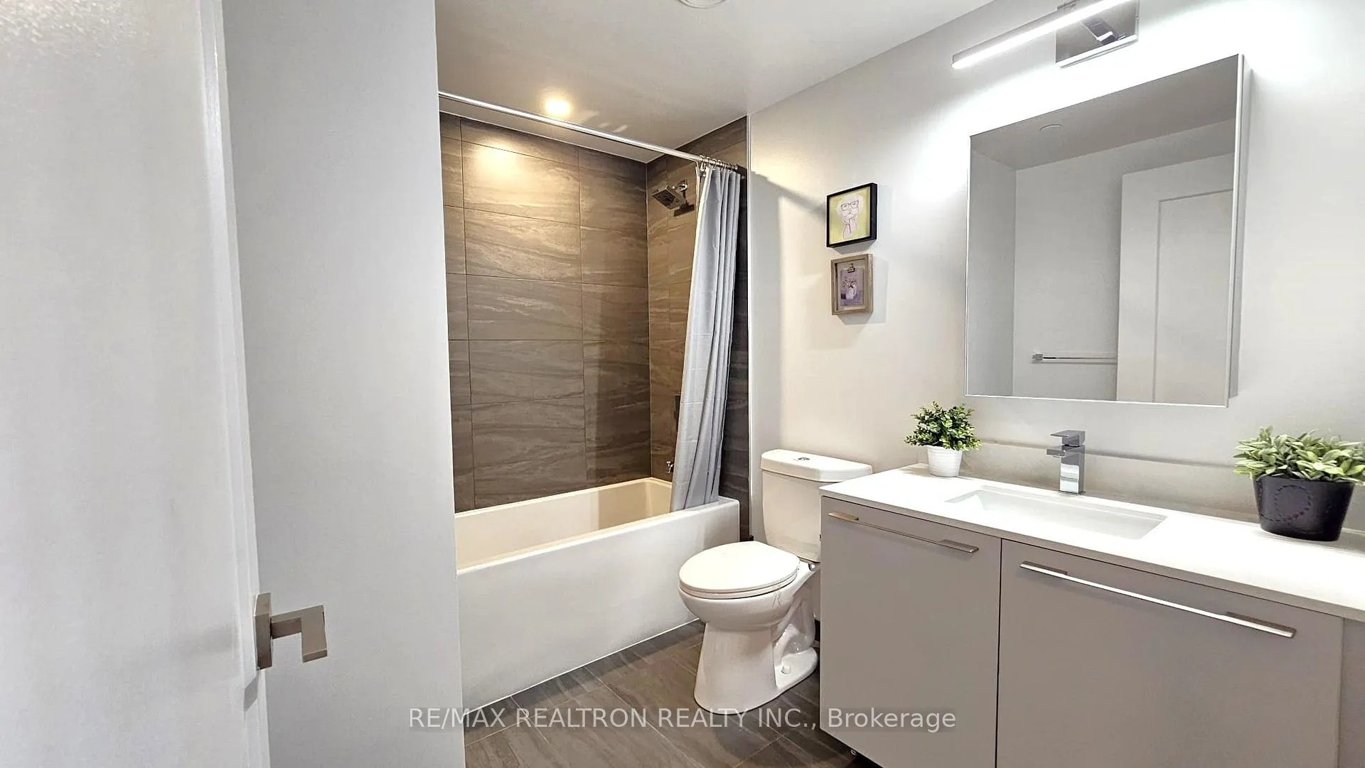 Photo 10 of Unit 3806, 8 Water Walk Drive, Markham, Unionville — HOMEH