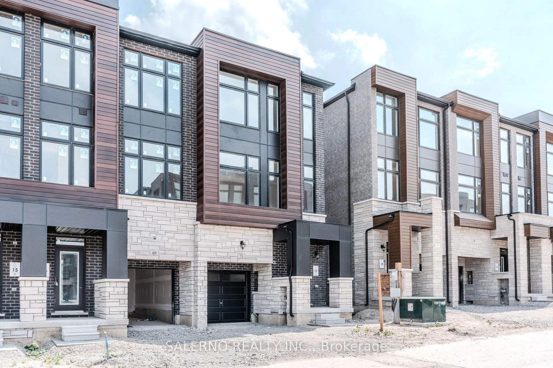 Photo 3 of 73 Divadale Road, Vaughan, Elder Mills — HOMEH