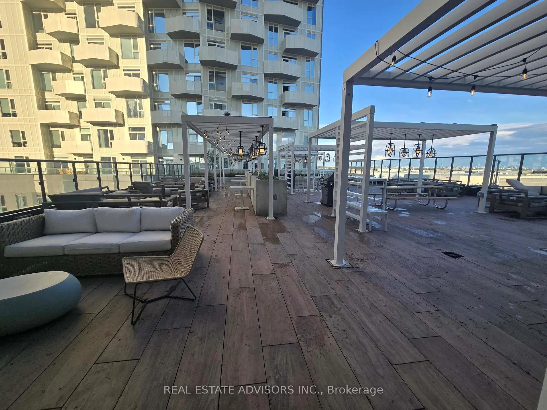 Photo 1 of Unit 1724, 498 Caldari Road, Vaughan, Concord — HOMEH