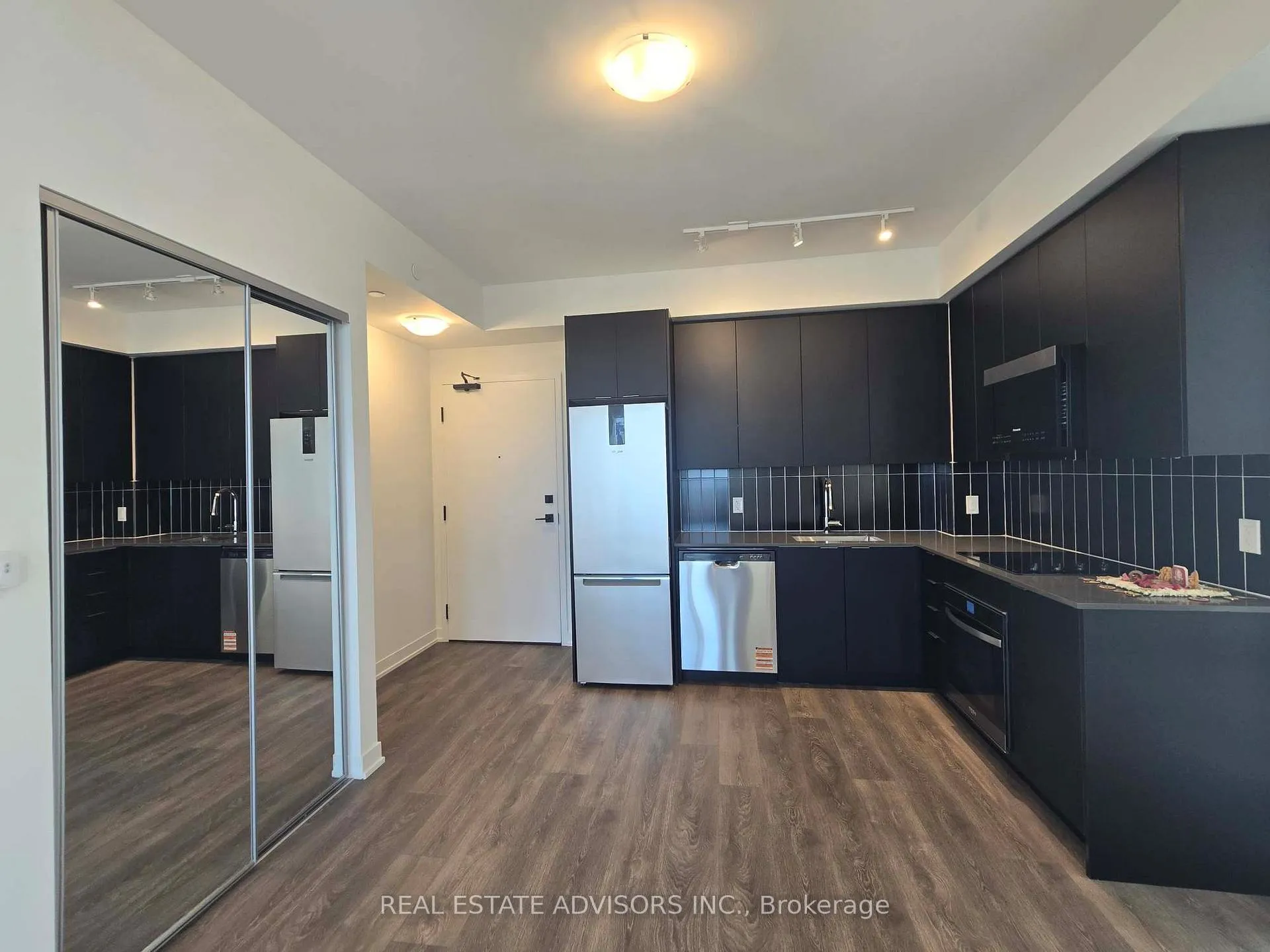 Photo 2 of Unit 1724, 498 Caldari Road, Vaughan, Concord — HOMEH