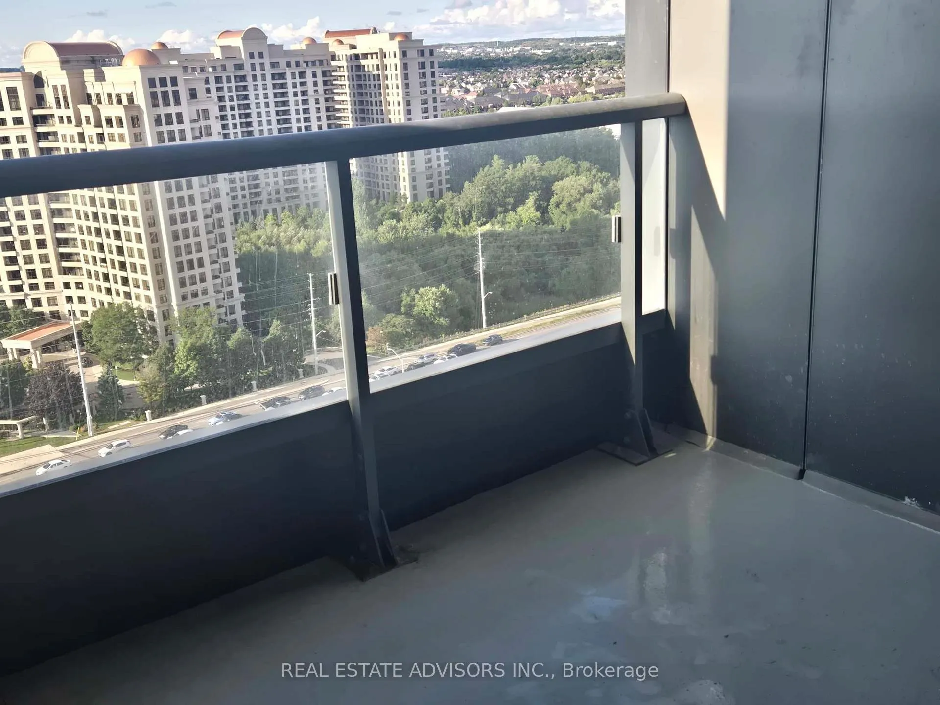 Photo 3 of Unit 1724, 498 Caldari Road, Vaughan, Concord — HOMEH