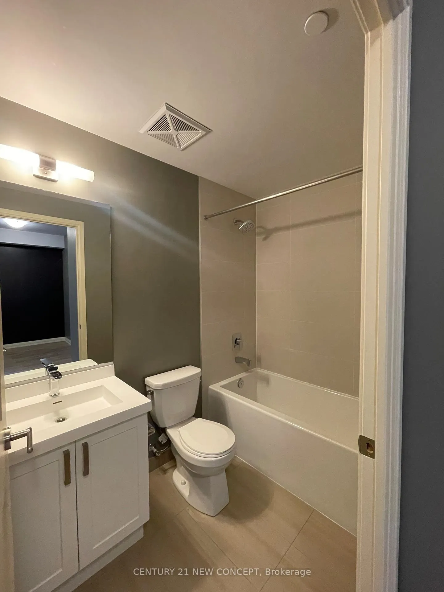 Photo 10 of Unit PH02, 7895 Jane Street, Vaughan, Concord — HOMEH