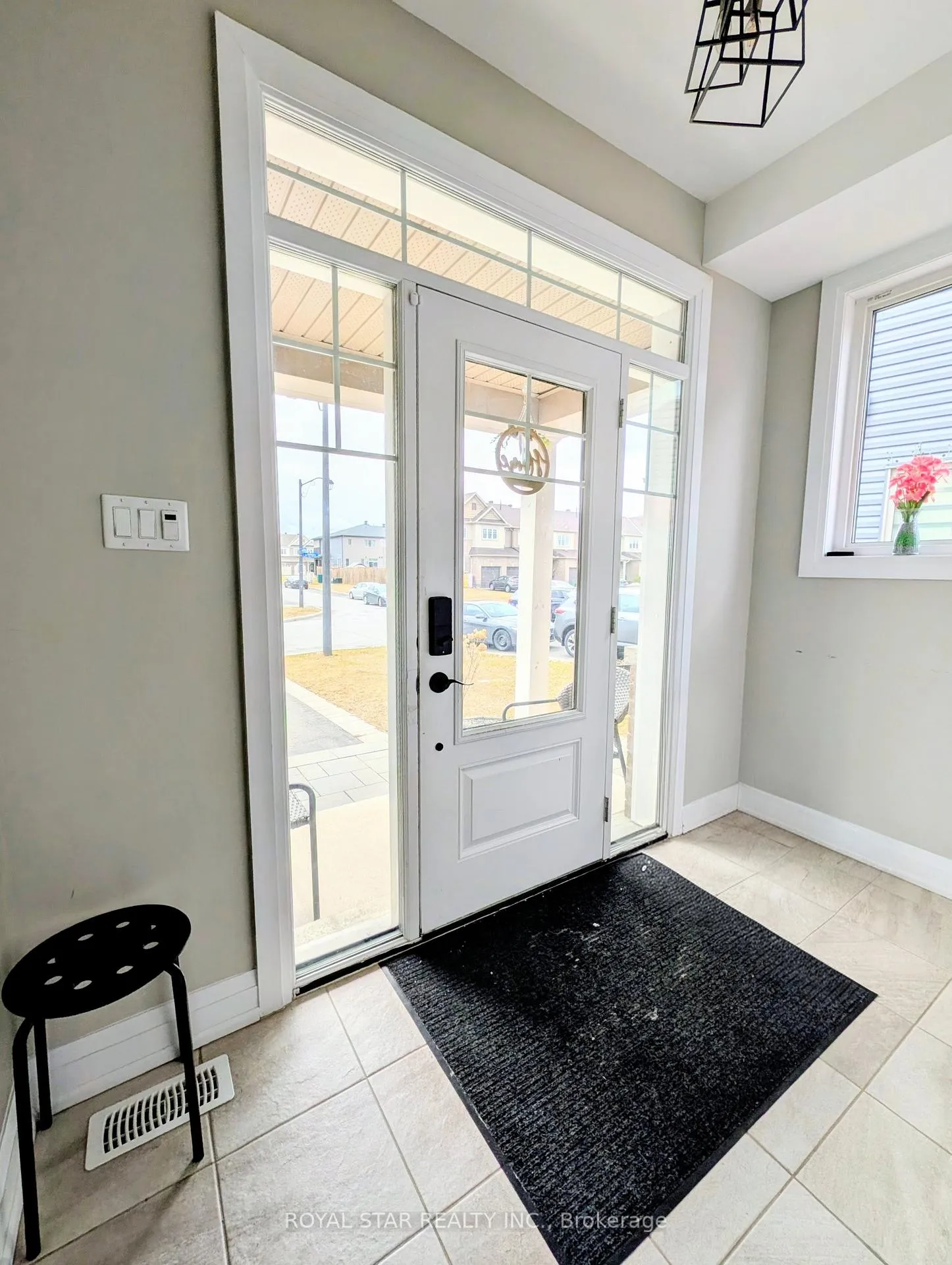 Photo 4 of 541 Hyssop Street, Ottawa, Avalon West — HOMEH