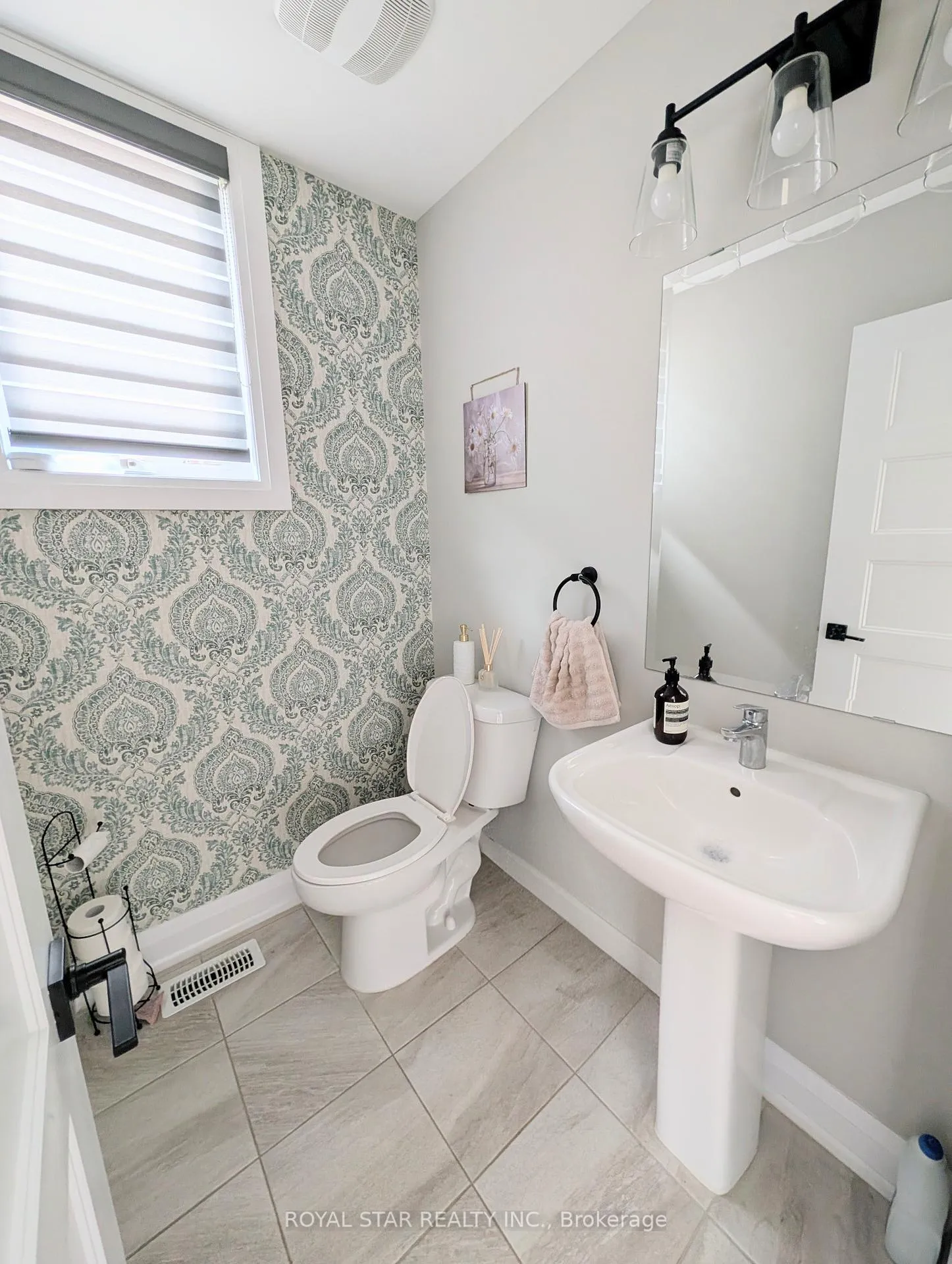 Photo 6 of 541 Hyssop Street, Ottawa, Avalon West — HOMEH