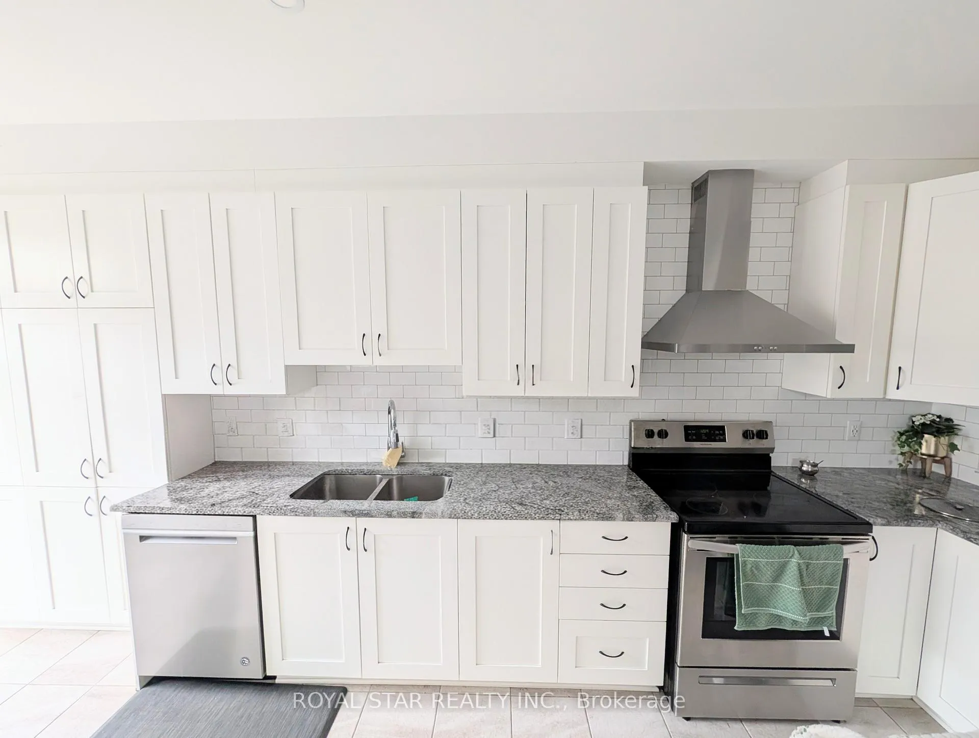 Photo 8 of 541 Hyssop Street, Ottawa, Avalon West — HOMEH