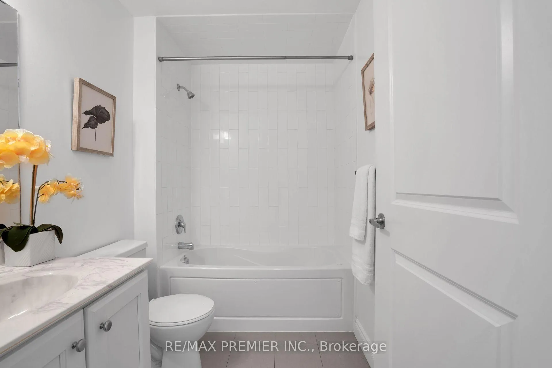 Photo 7 of Unit 401, 281 Woodbridge Avenue, Vaughan, West Woodbridge — HOMEH