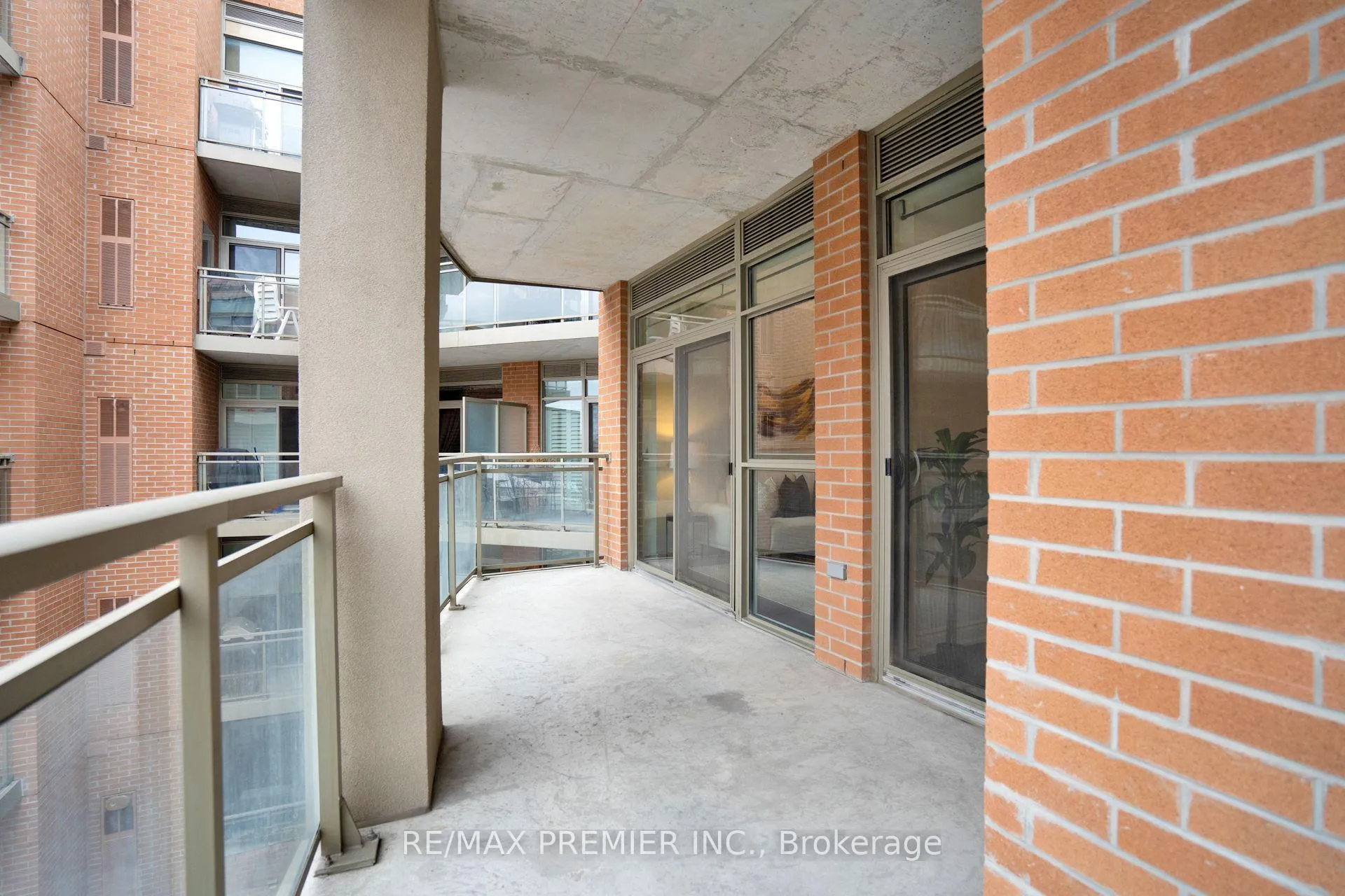 Photo 8 of Unit 401, 281 Woodbridge Avenue, Vaughan, West Woodbridge — HOMEH