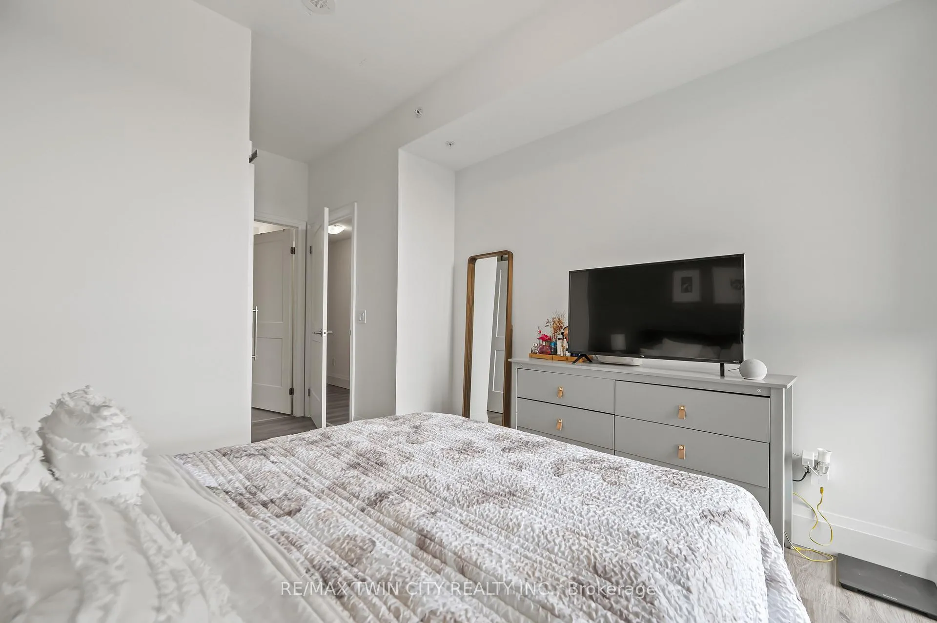 Photo 28 of Unit 2305, 108 Garment Street, Kitchener — HOMEH
