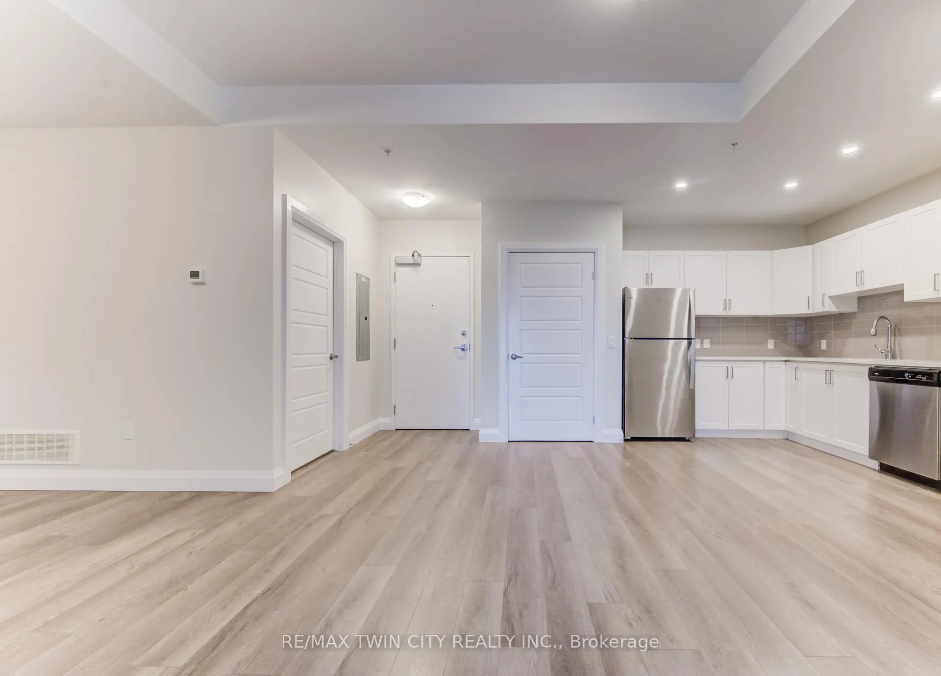 Photo 2 of Unit 303, 5 Wake Robin Drive, Kitchener — HOMEH