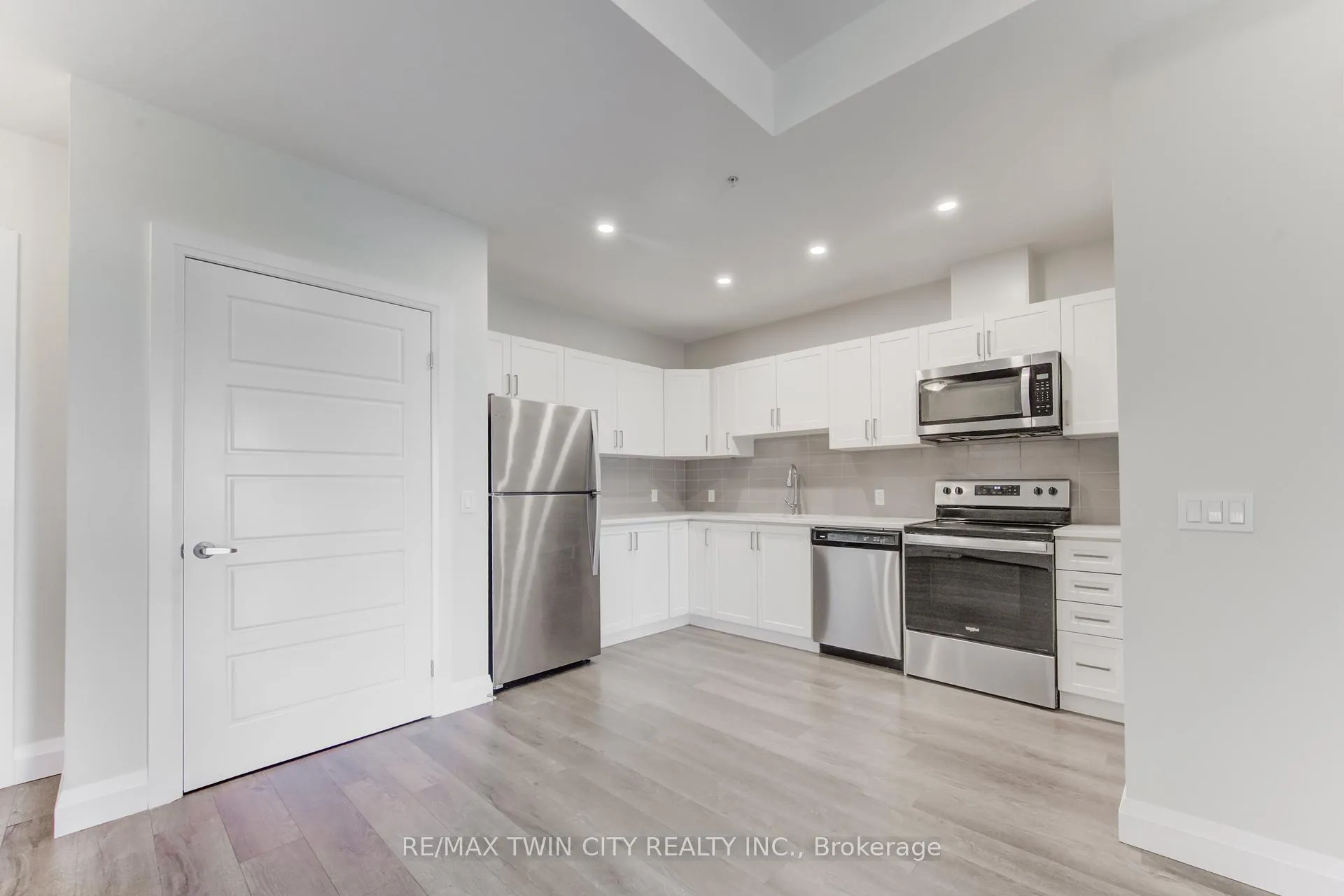 Photo 3 of Unit 303, 5 Wake Robin Drive, Kitchener — HOMEH