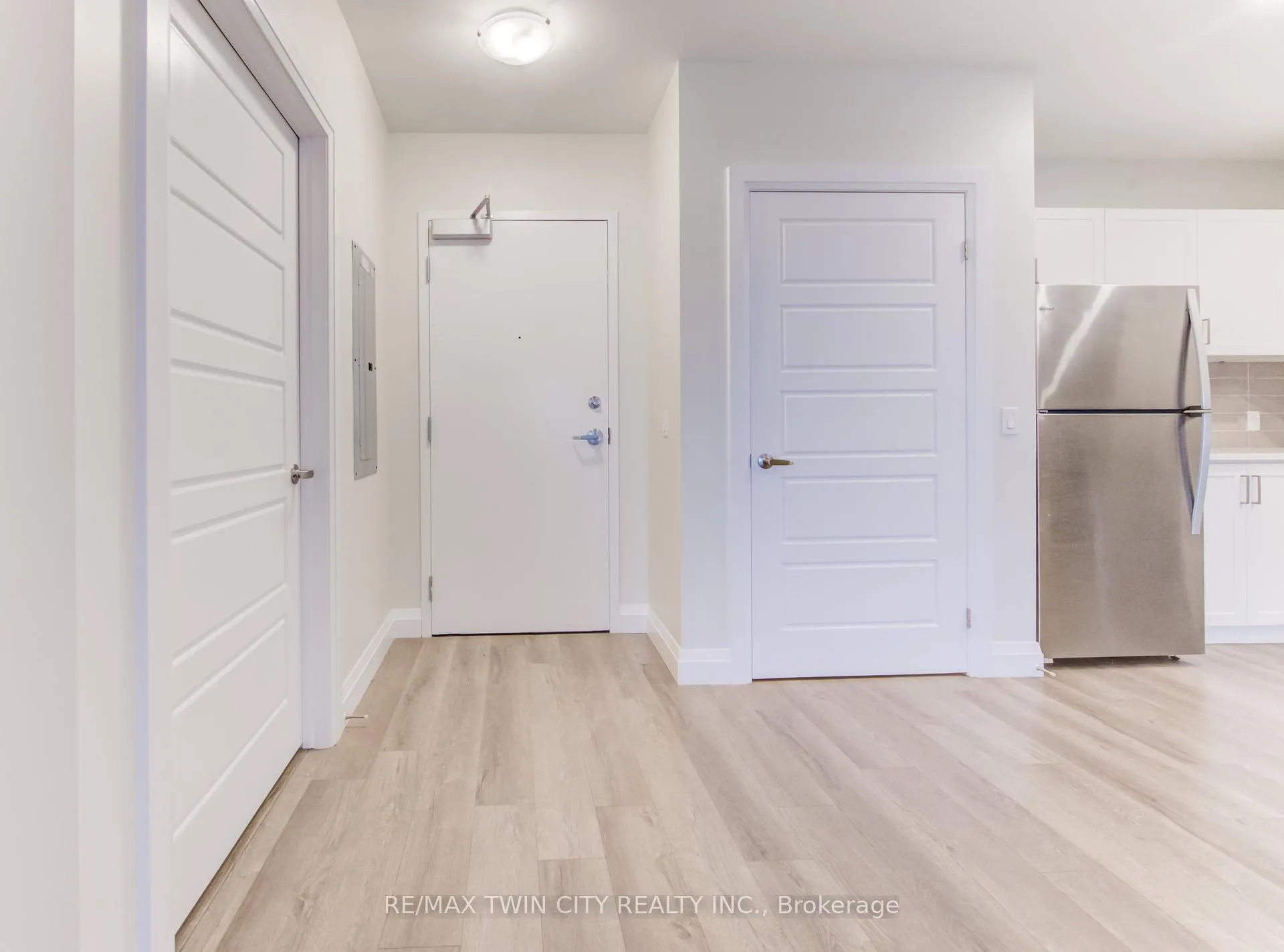 Photo 4 of Unit 303, 5 Wake Robin Drive, Kitchener — HOMEH