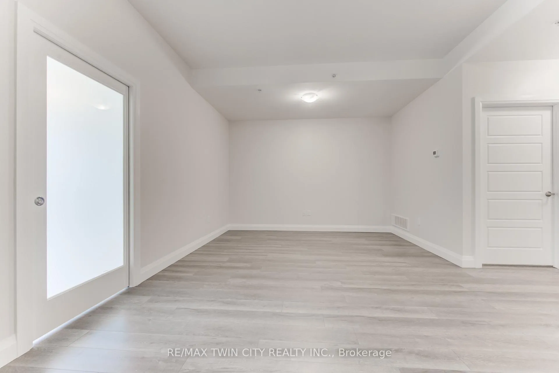 Photo 10 of Unit 303, 5 Wake Robin Drive, Kitchener — HOMEH